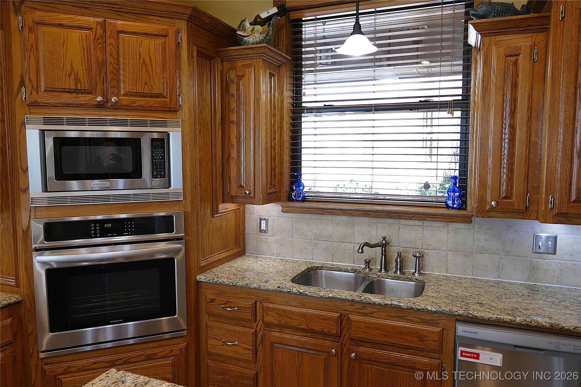 419074 E 1156 Property Photo 35