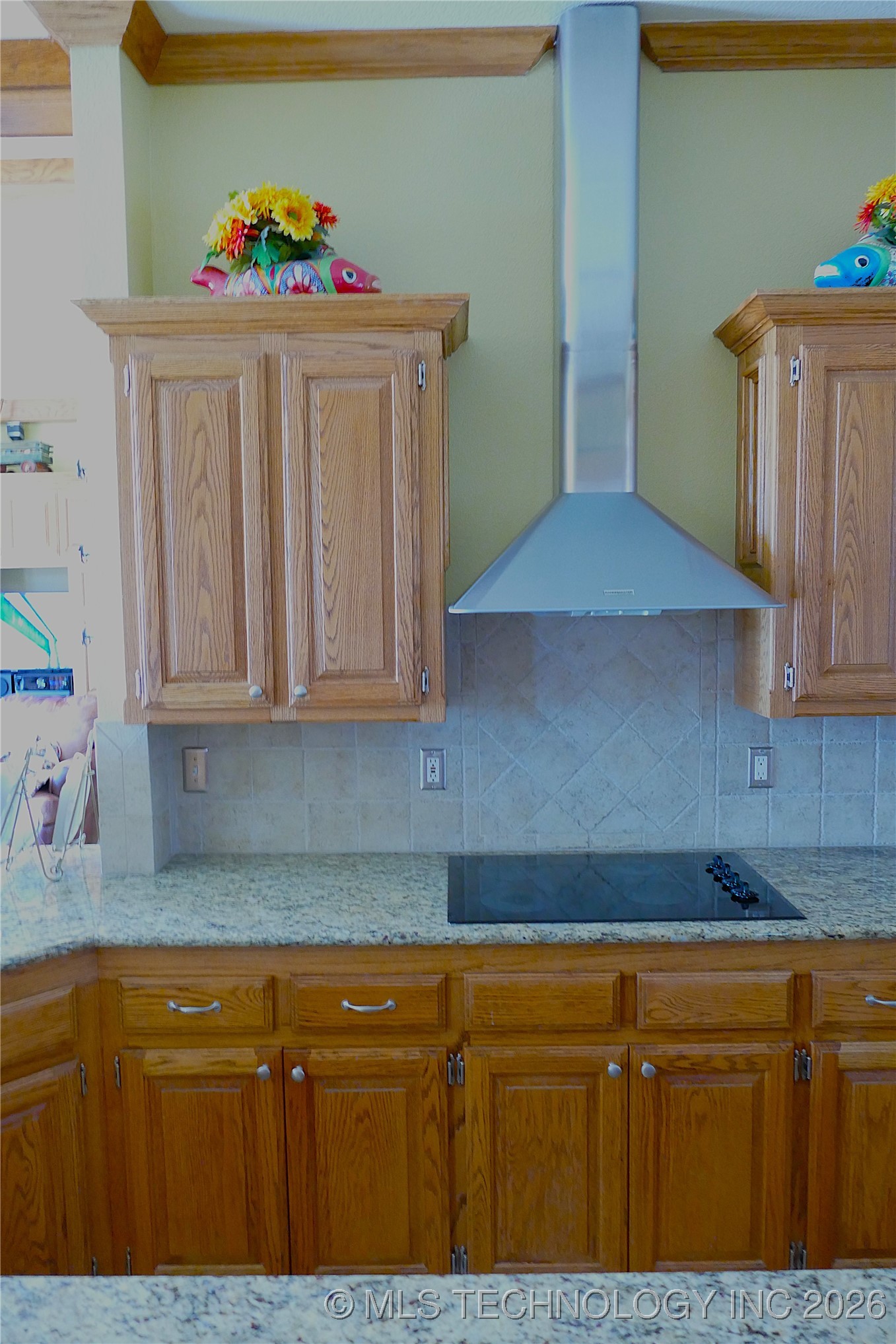 419074 E 1156 Property Photo 36