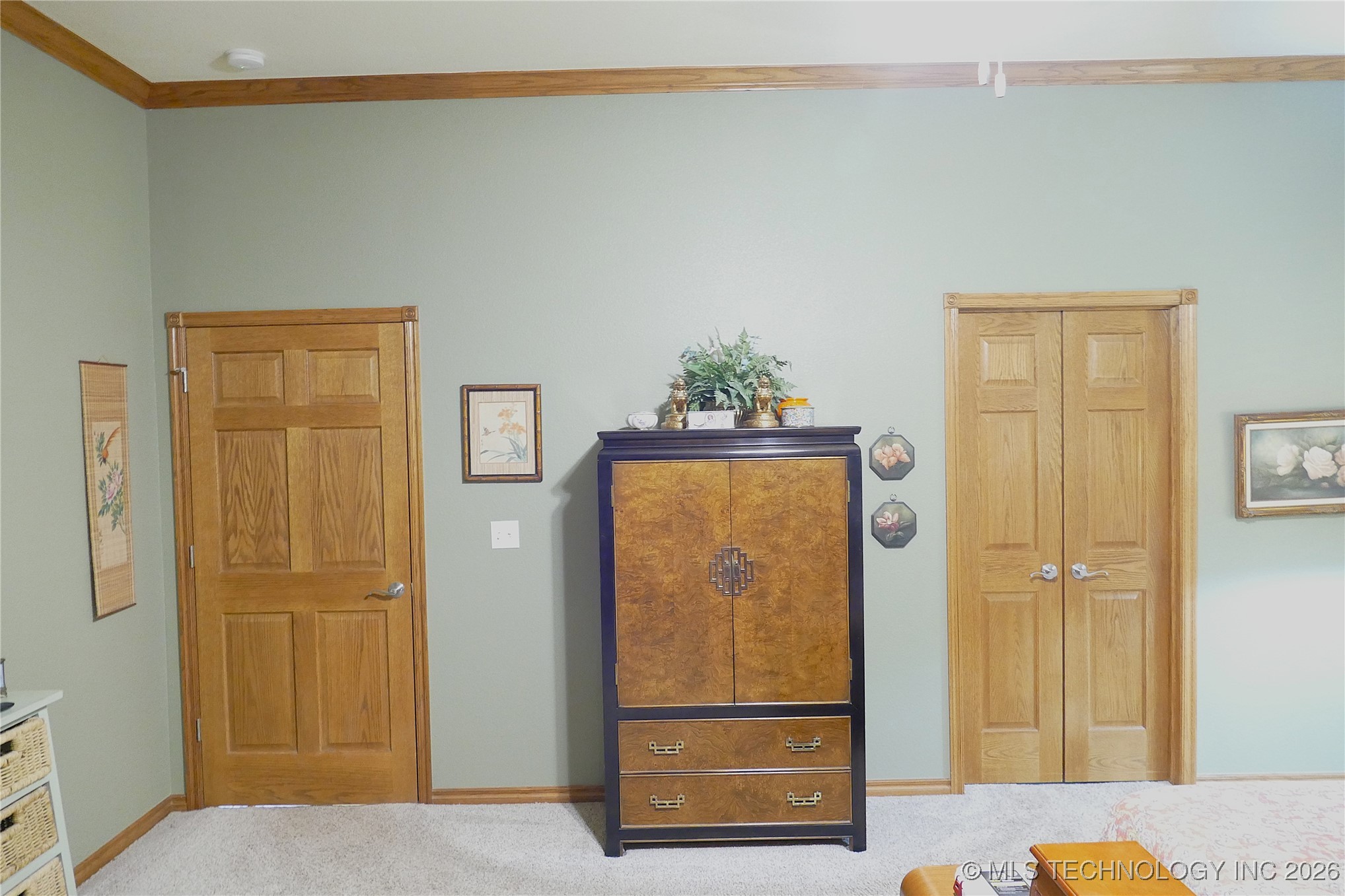 419074 E 1156 Property Photo 40