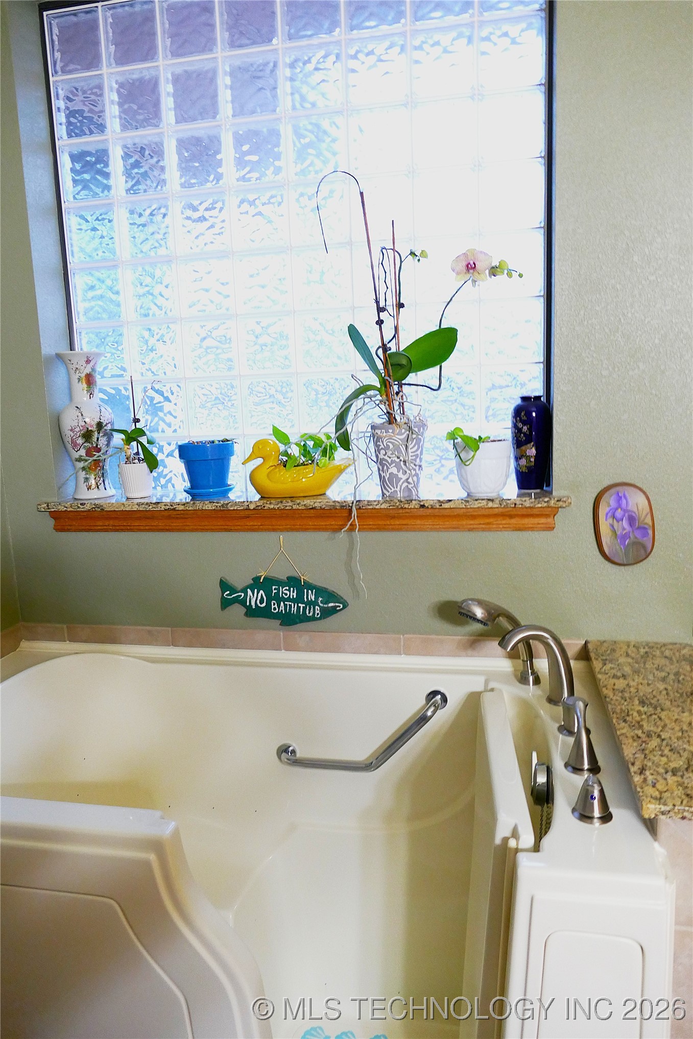 419074 E 1156 Property Photo 45