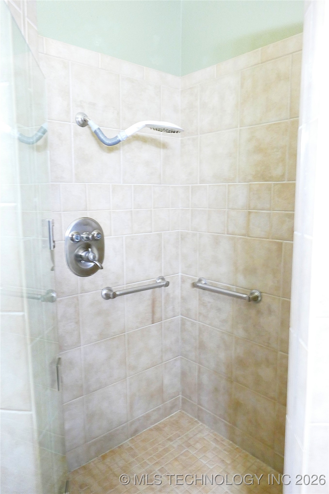 419074 E 1156 Property Photo 47