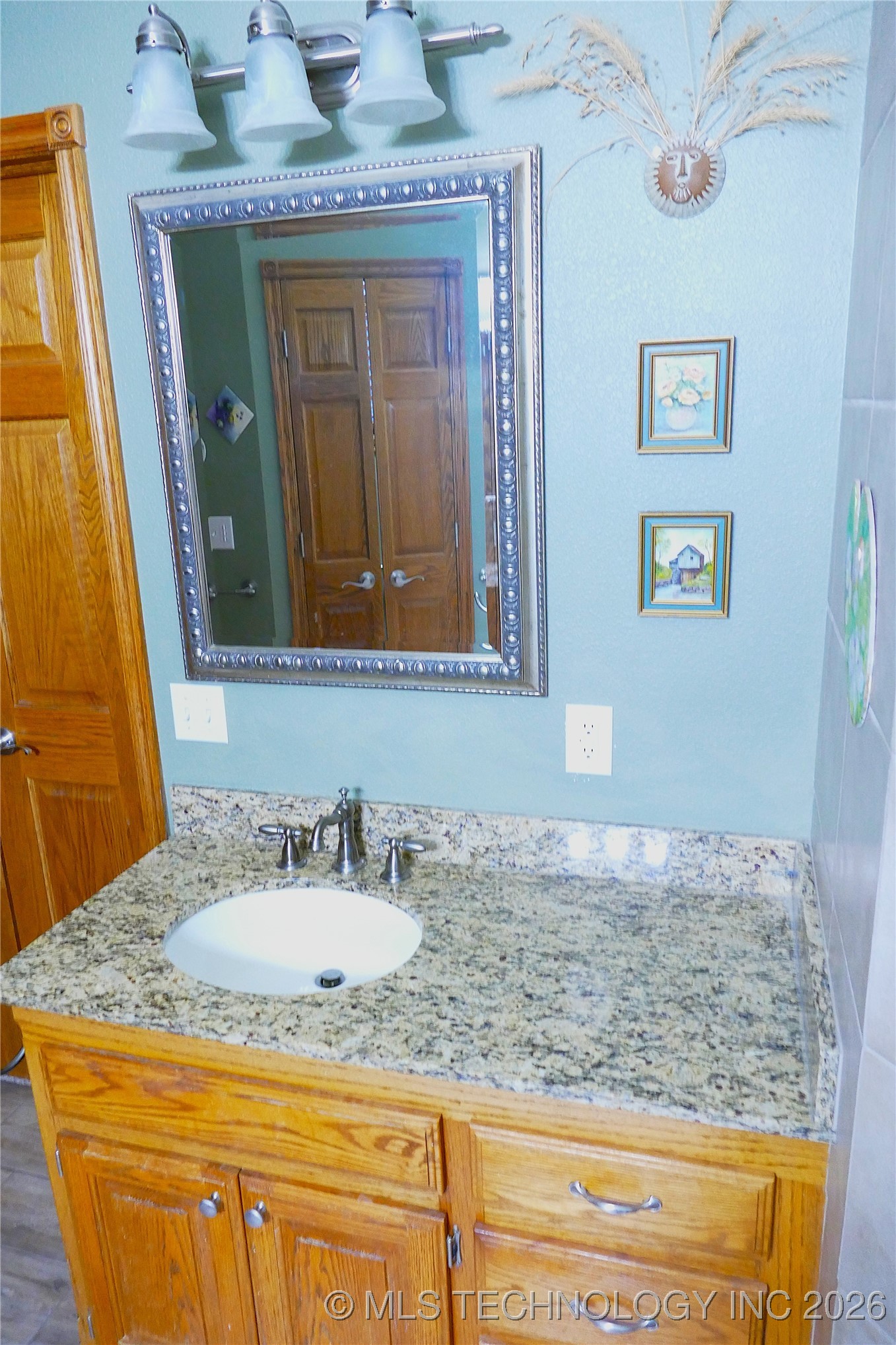 419074 E 1156 Property Photo 49