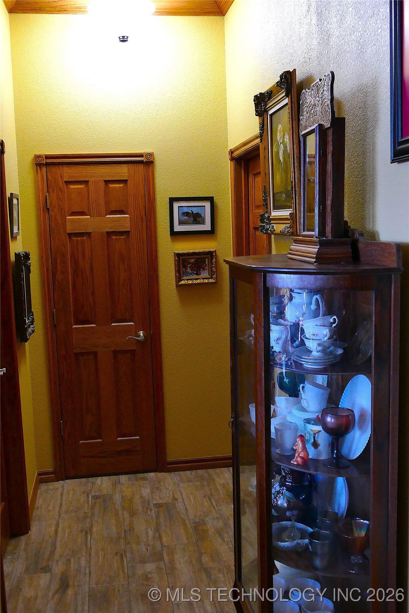 419074 E 1156 Property Photo 52