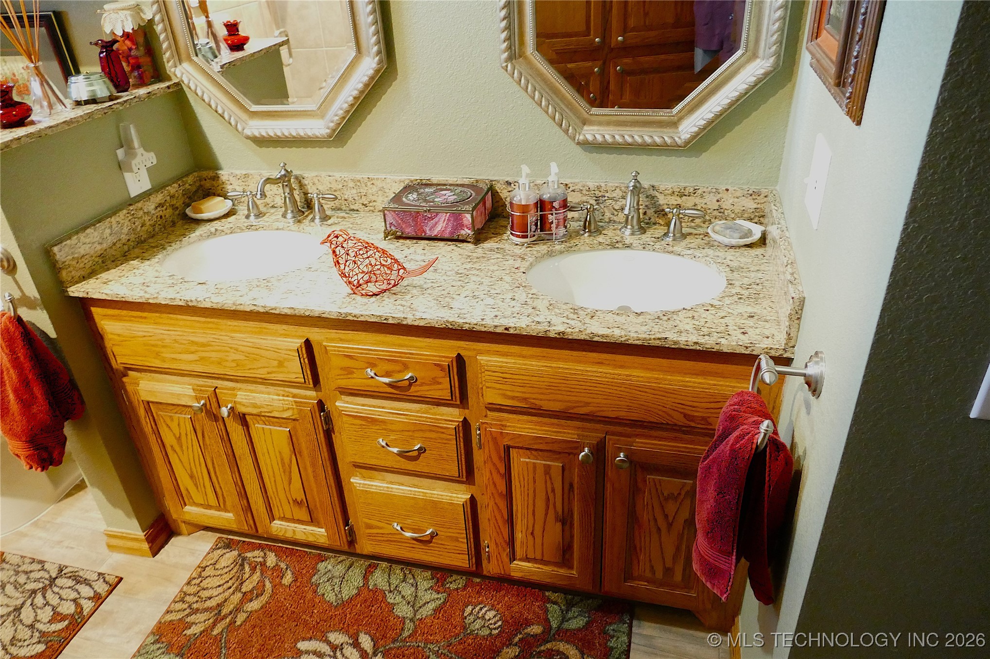 419074 E 1156 Property Photo 58