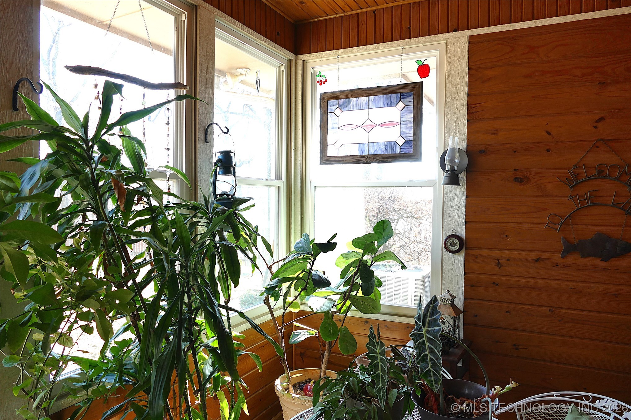 419074 E 1156 Property Photo 70