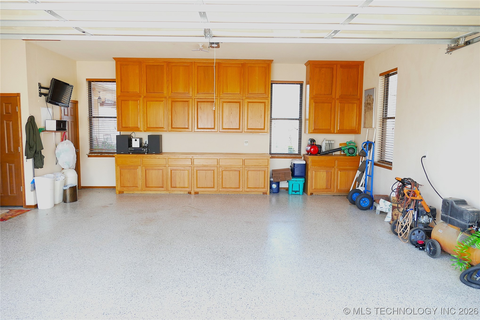 419074 E 1156 Property Photo 80