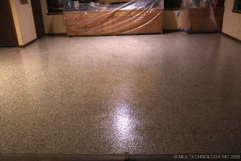 419074 E 1156 Property Photo 82