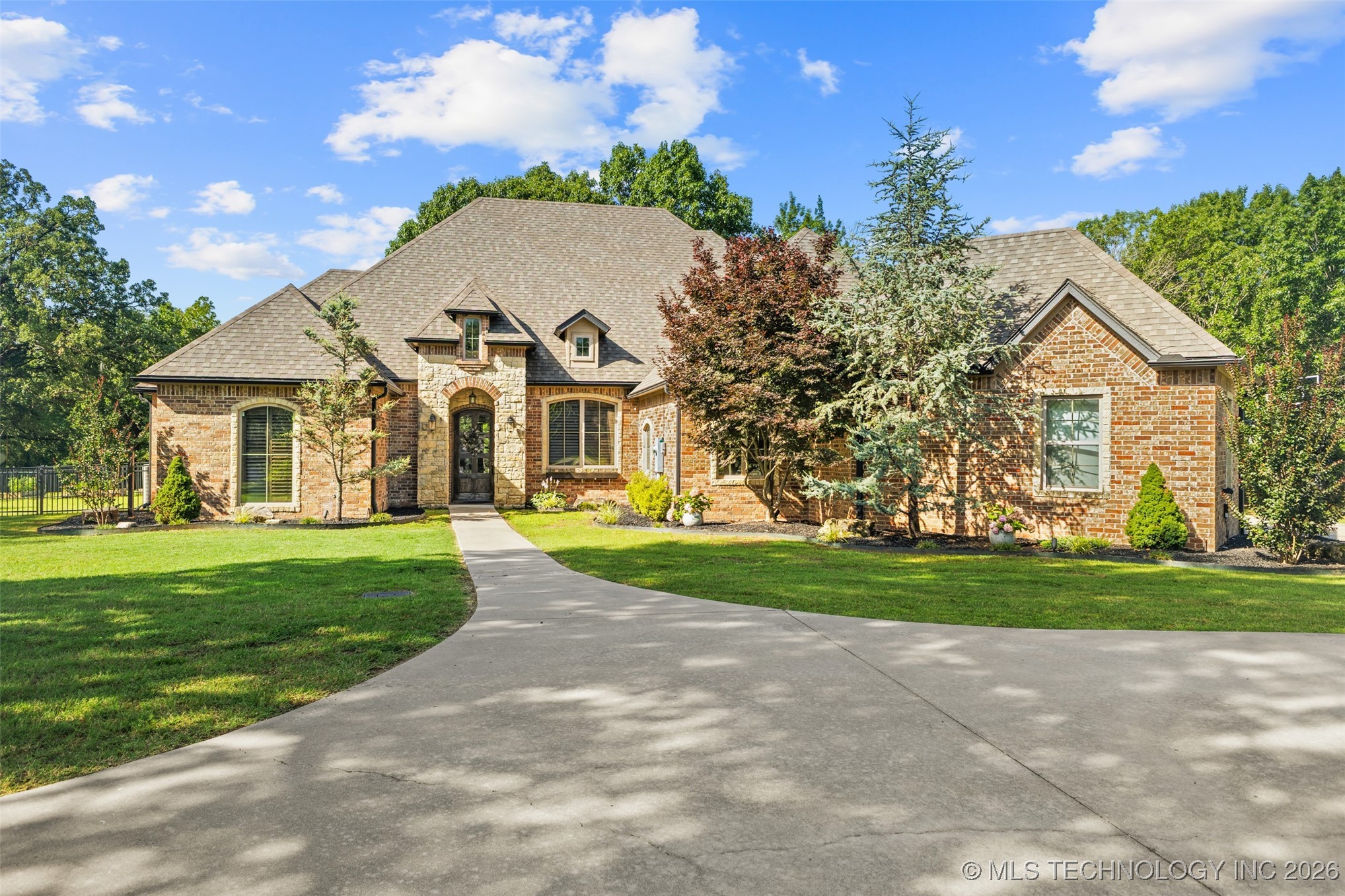 15853 County Road 3581 Property Photo 1