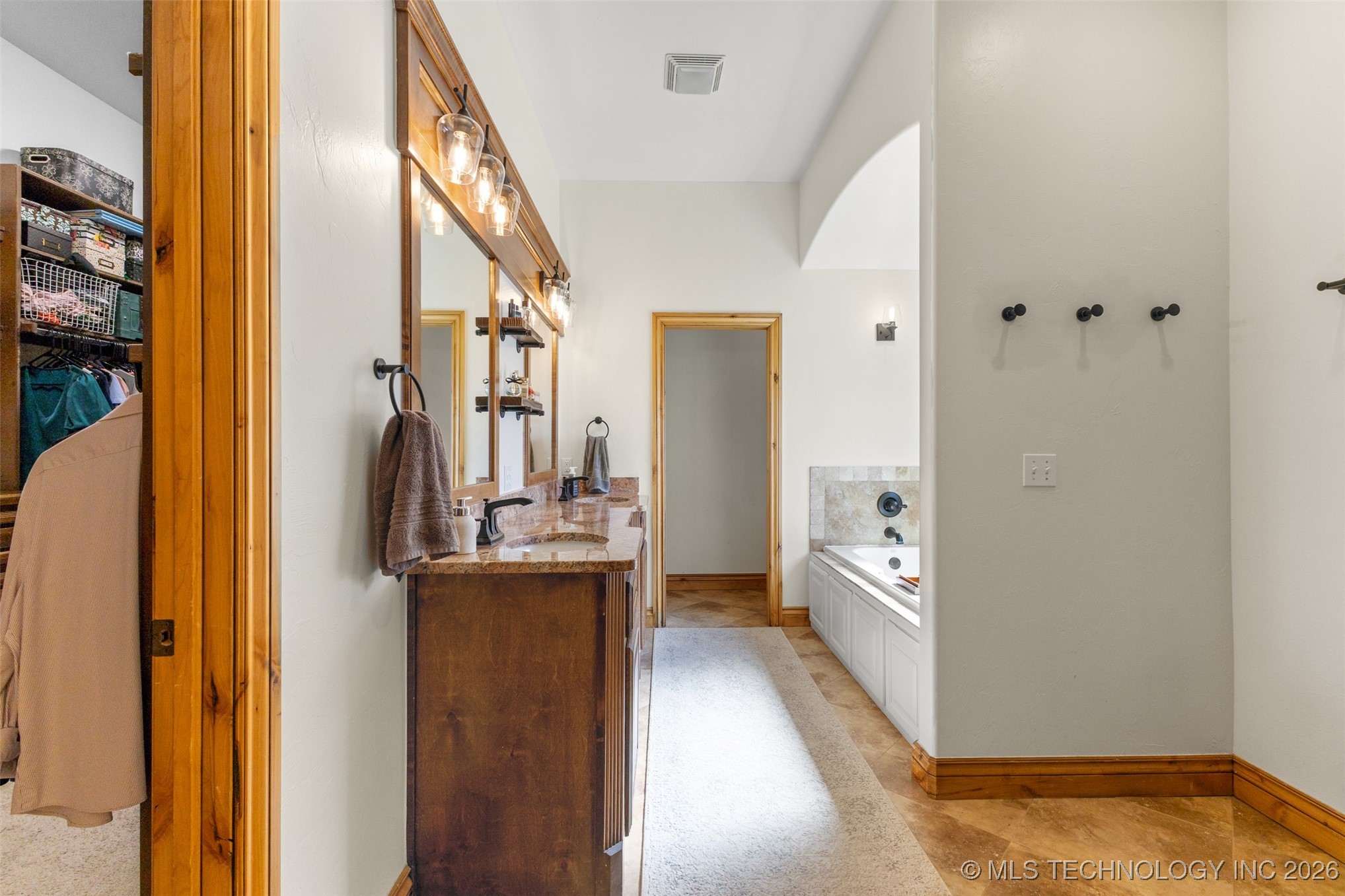 15853 County Road 3581 Property Photo 17