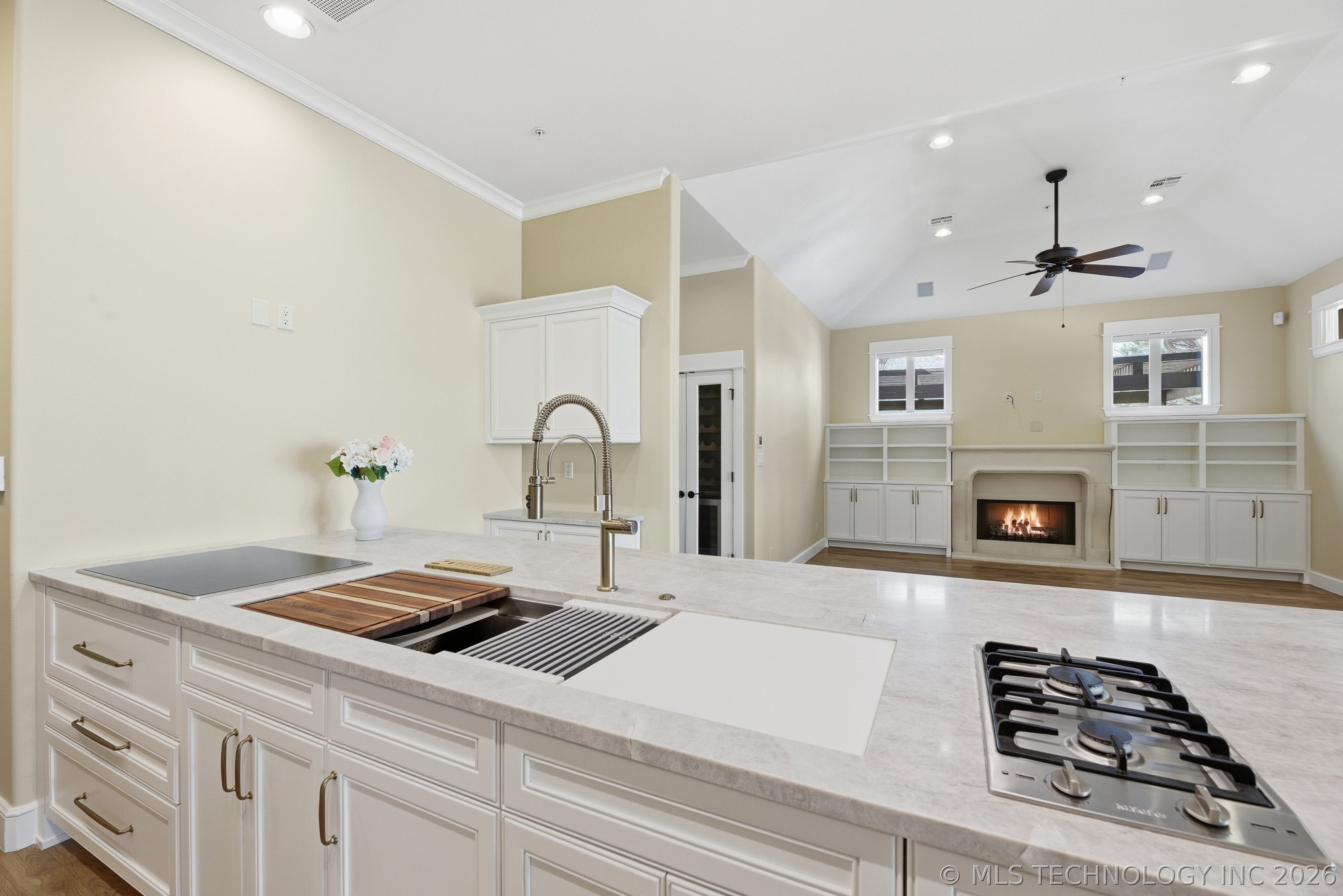 8402 S Nogales Street W Property Photo 8