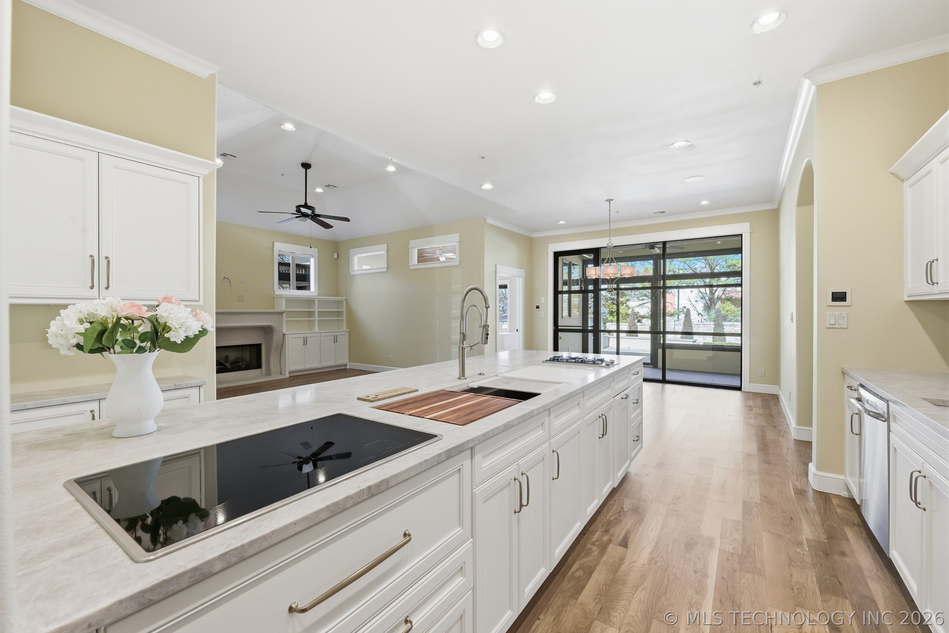 8402 S Nogales Street W Property Photo 10