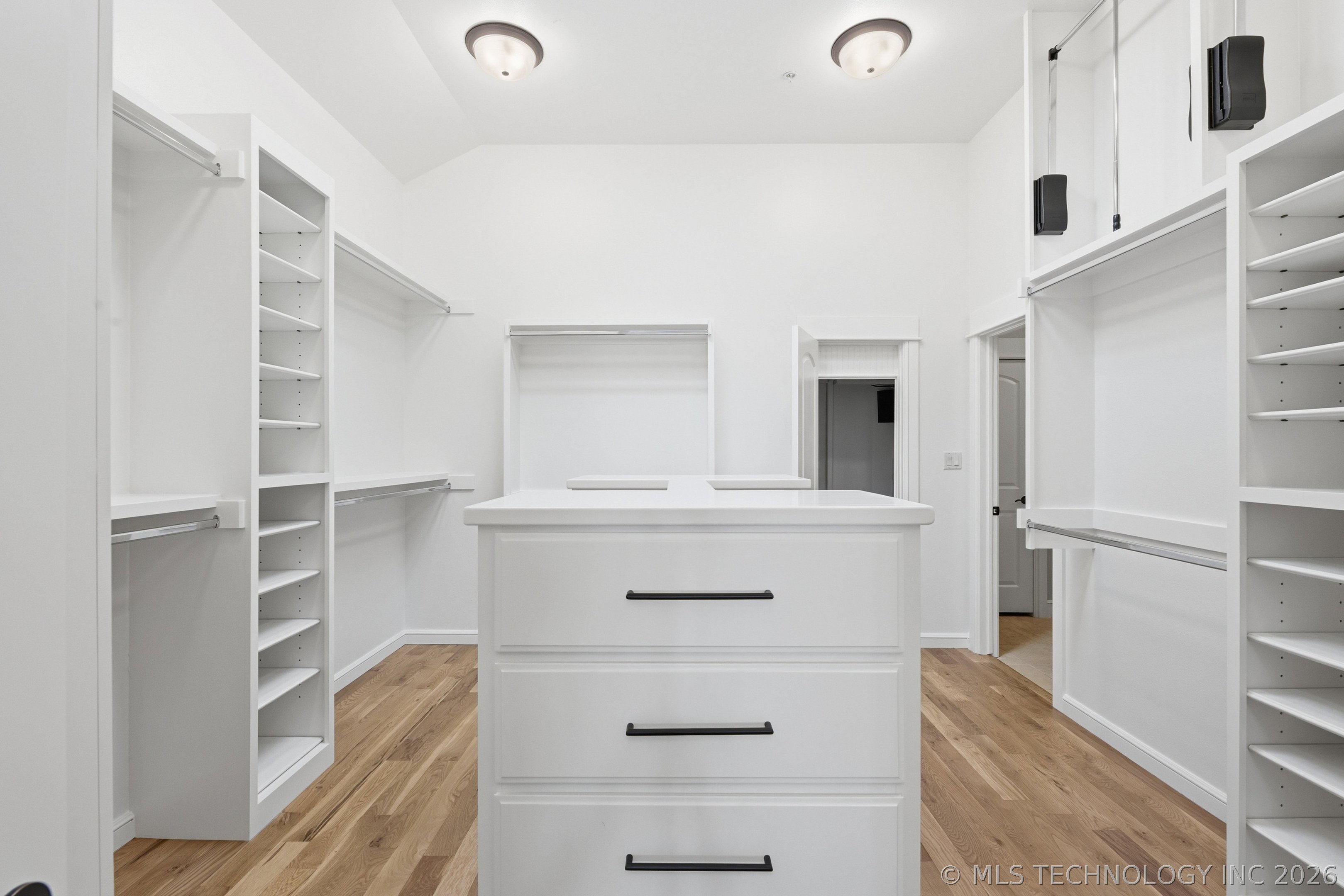 8402 S Nogales Street W Property Photo 18