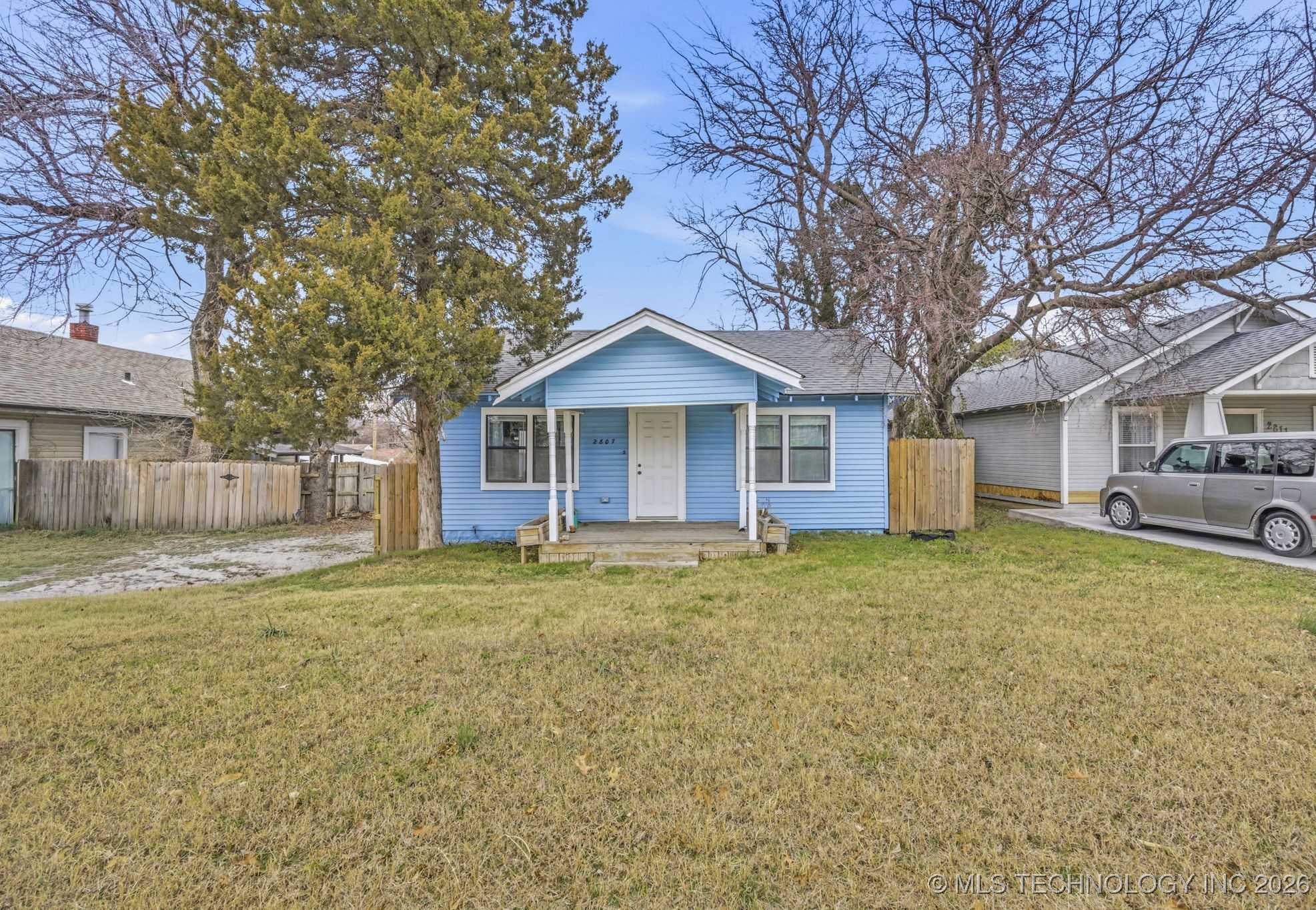 2807 E 3rd Street Property Photo 2