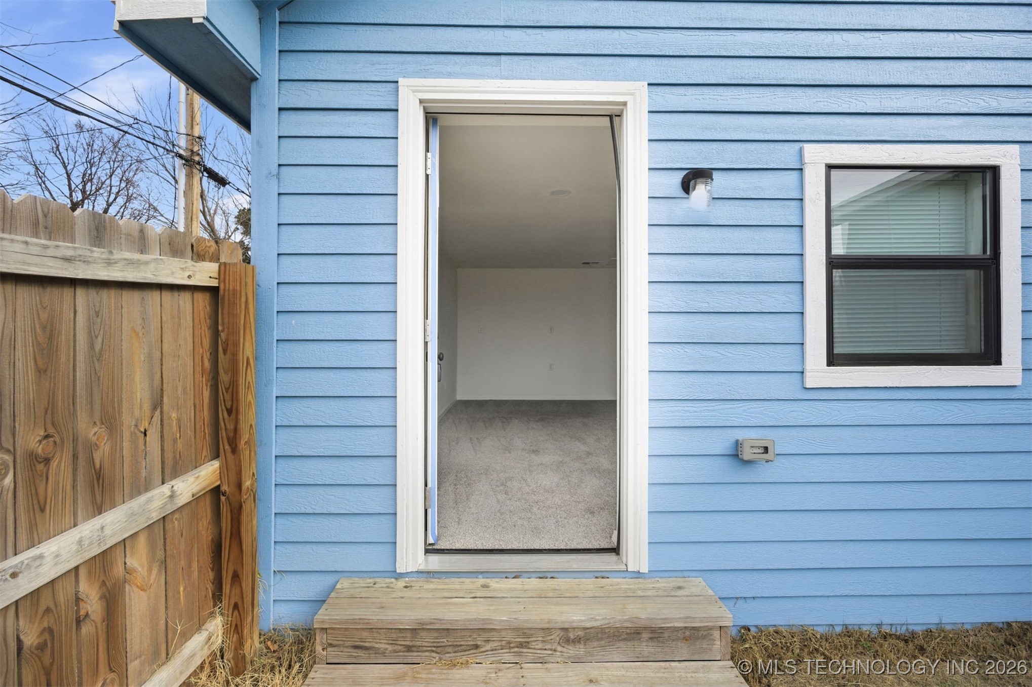 2807 E 3rd Street Property Photo 4