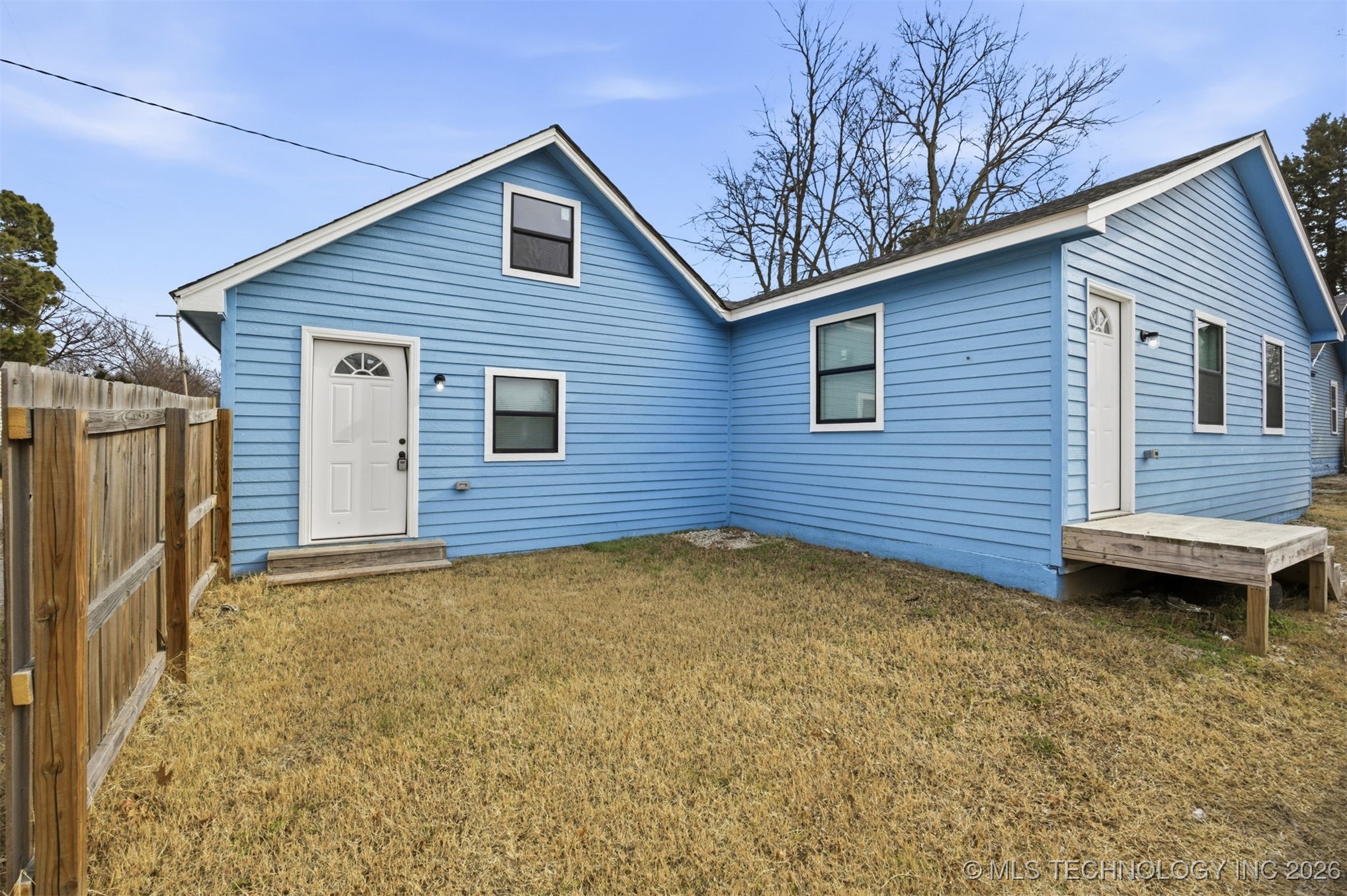 2807 E 3rd Street Property Photo 7