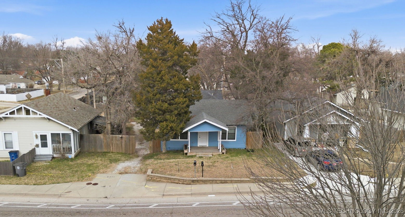 2807 E 3rd Street Property Photo 11