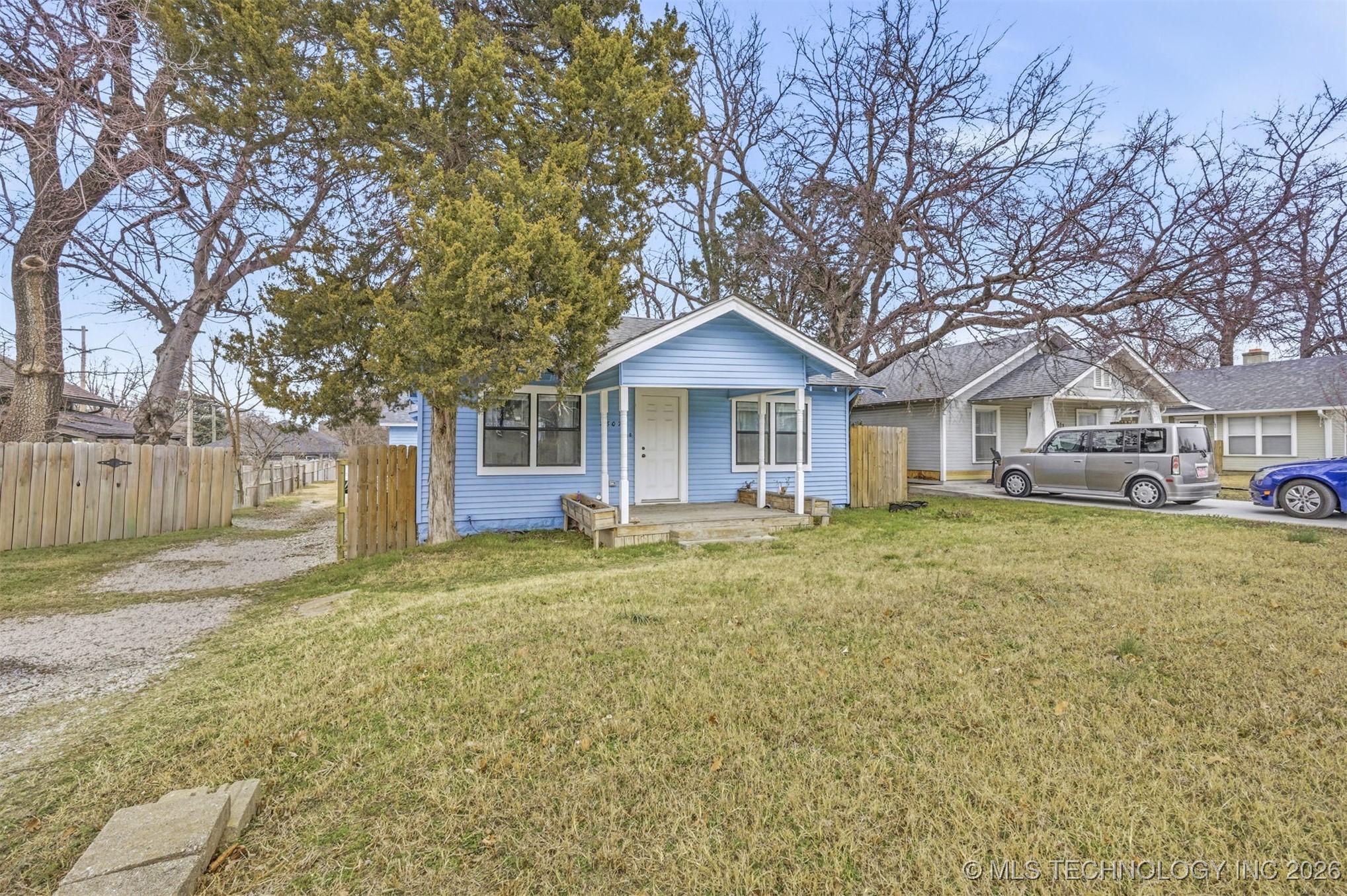 2807 E 3rd Street Property Photo 12