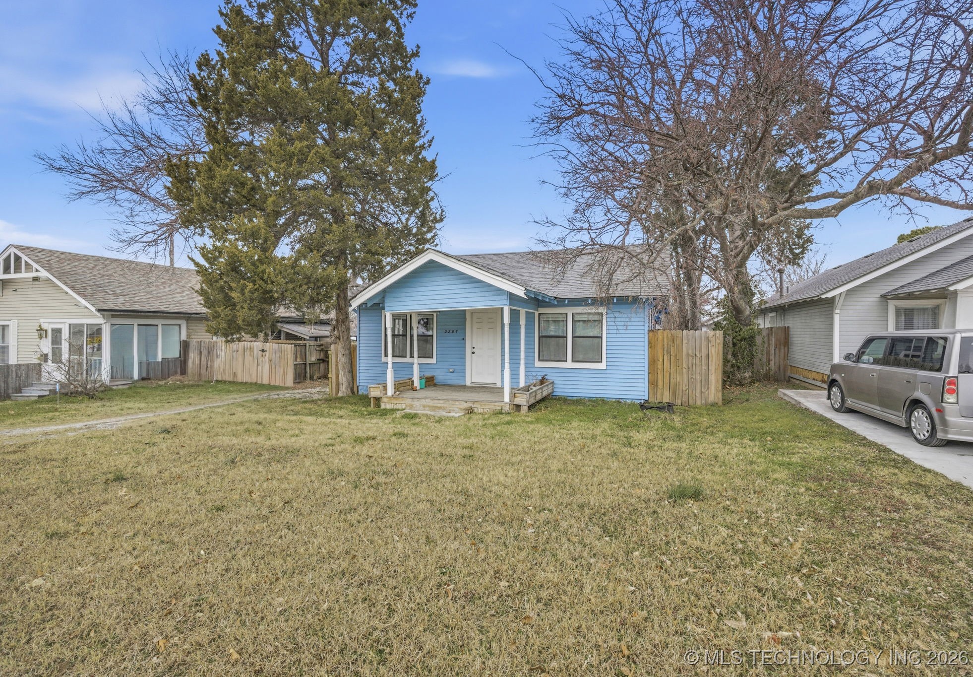 2807 E 3rd Street Property Photo 13