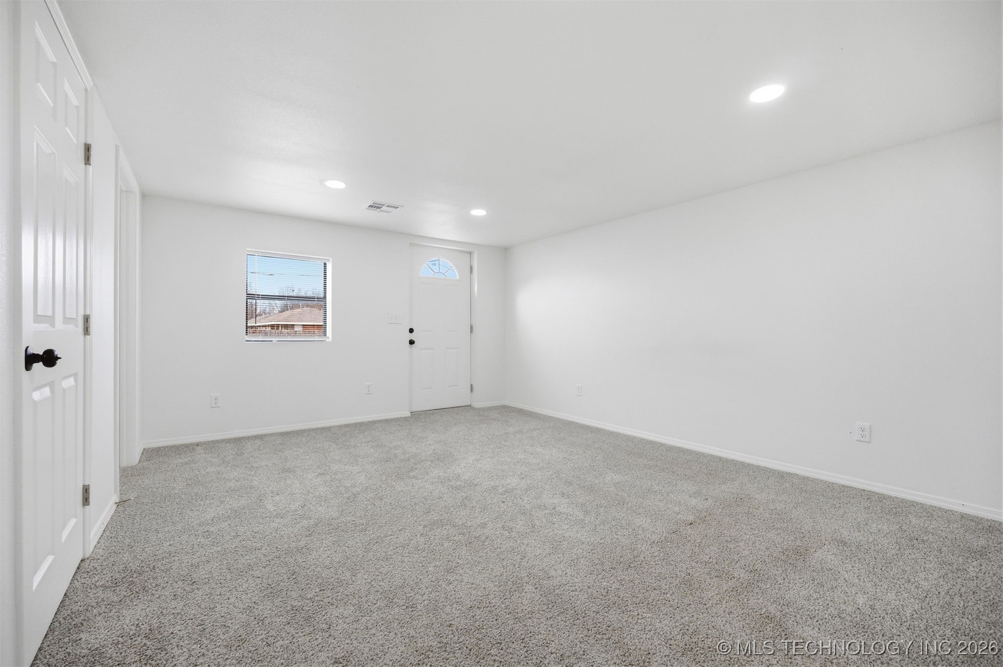 2807 E 3rd Street Property Photo 14