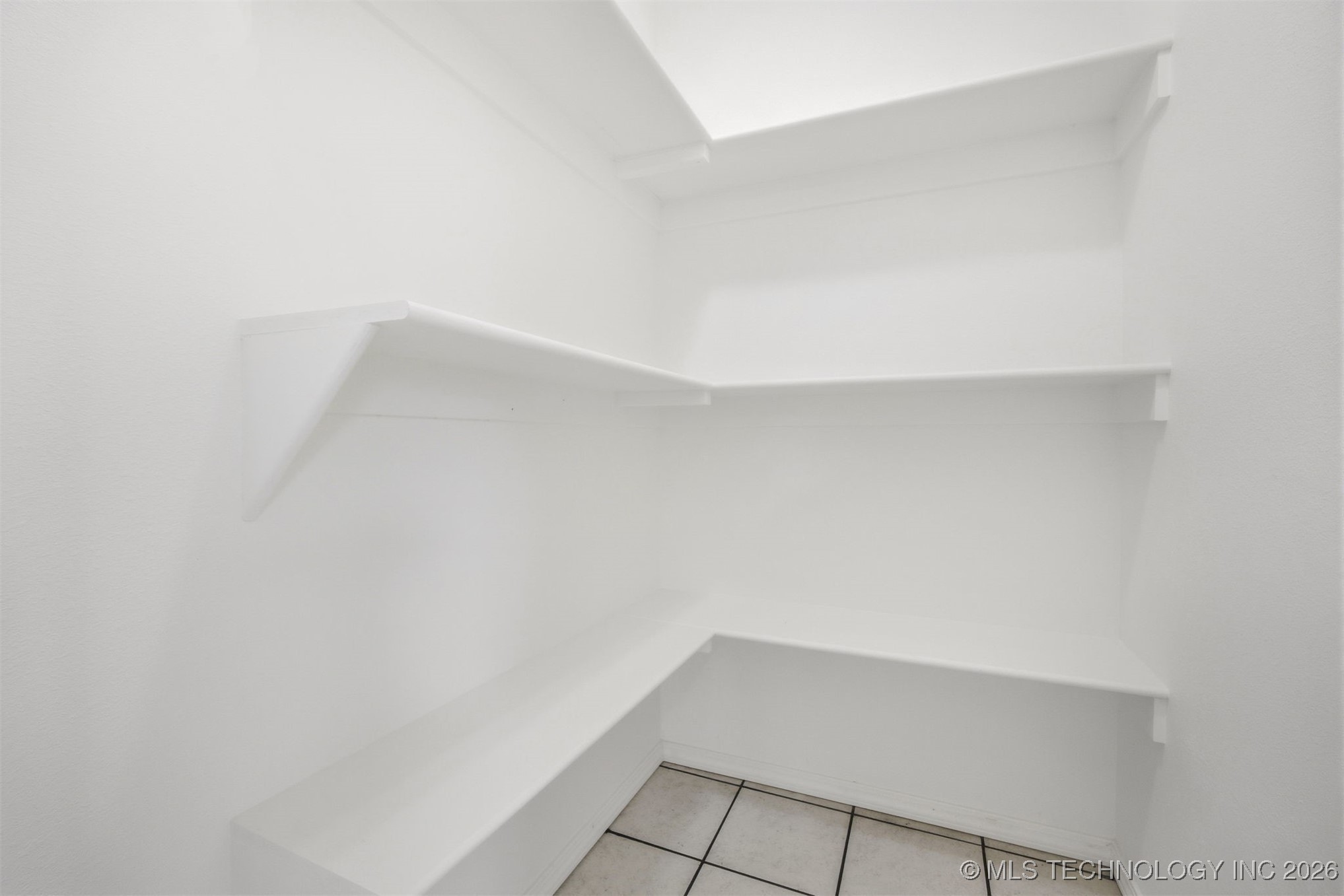 2807 E 3rd Street Property Photo 18