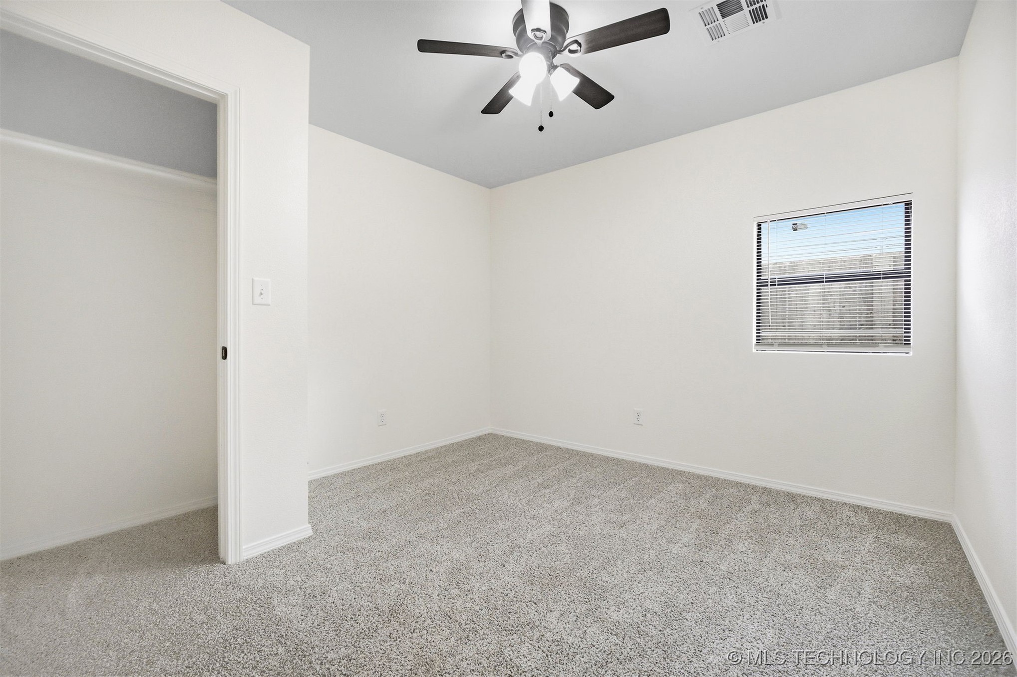 2807 E 3rd Street Property Photo 19