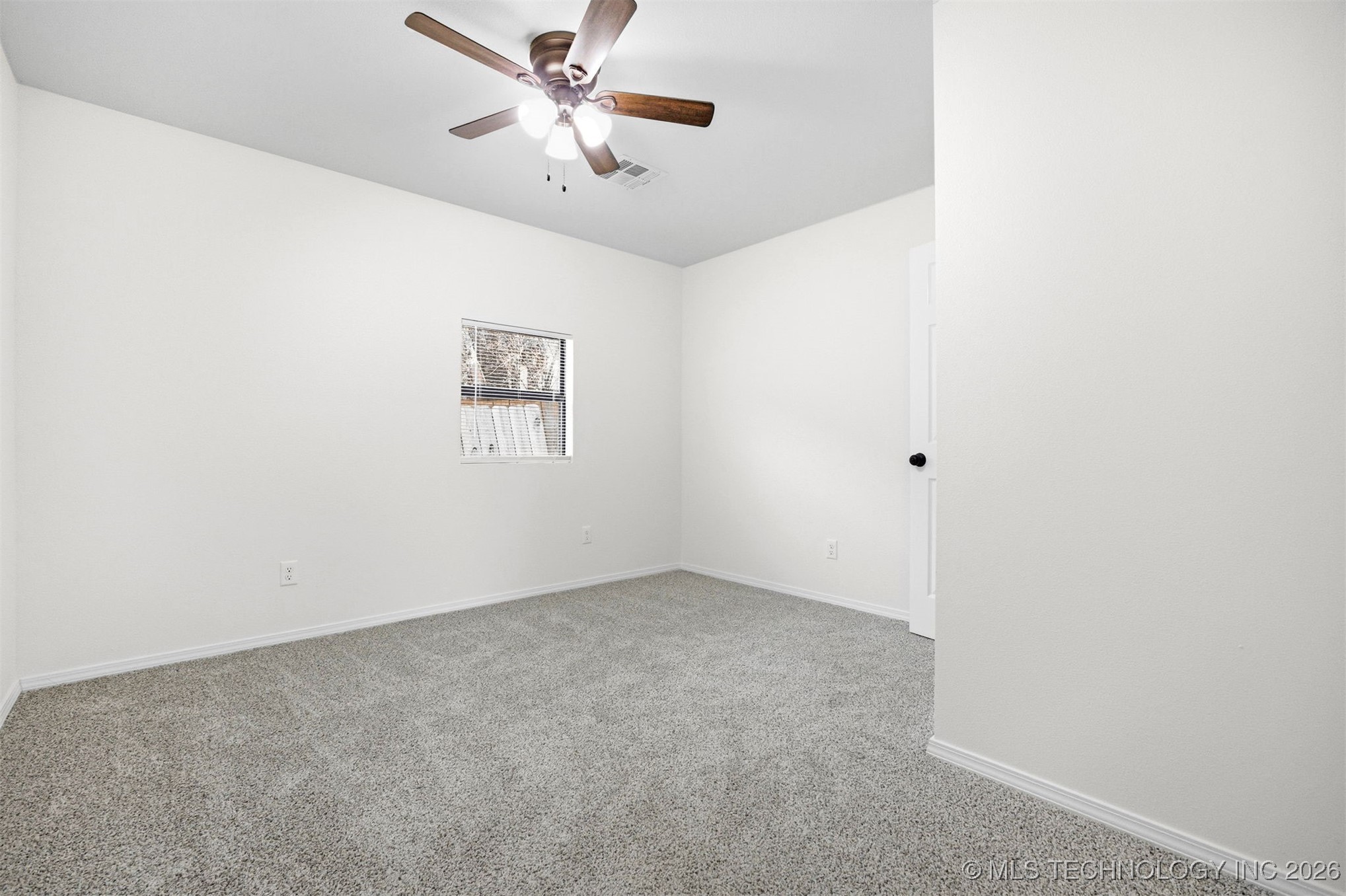 2807 E 3rd Street Property Photo 21