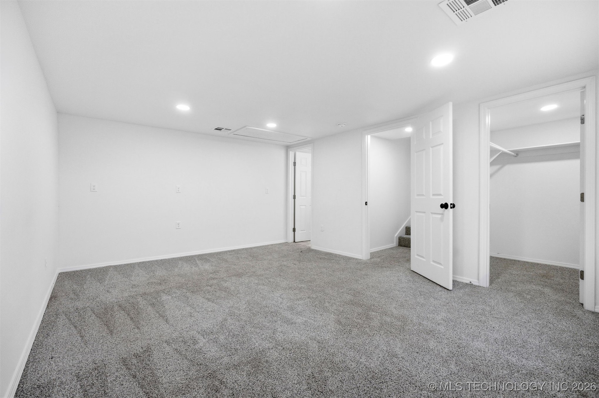 2807 E 3rd Street Property Photo 22