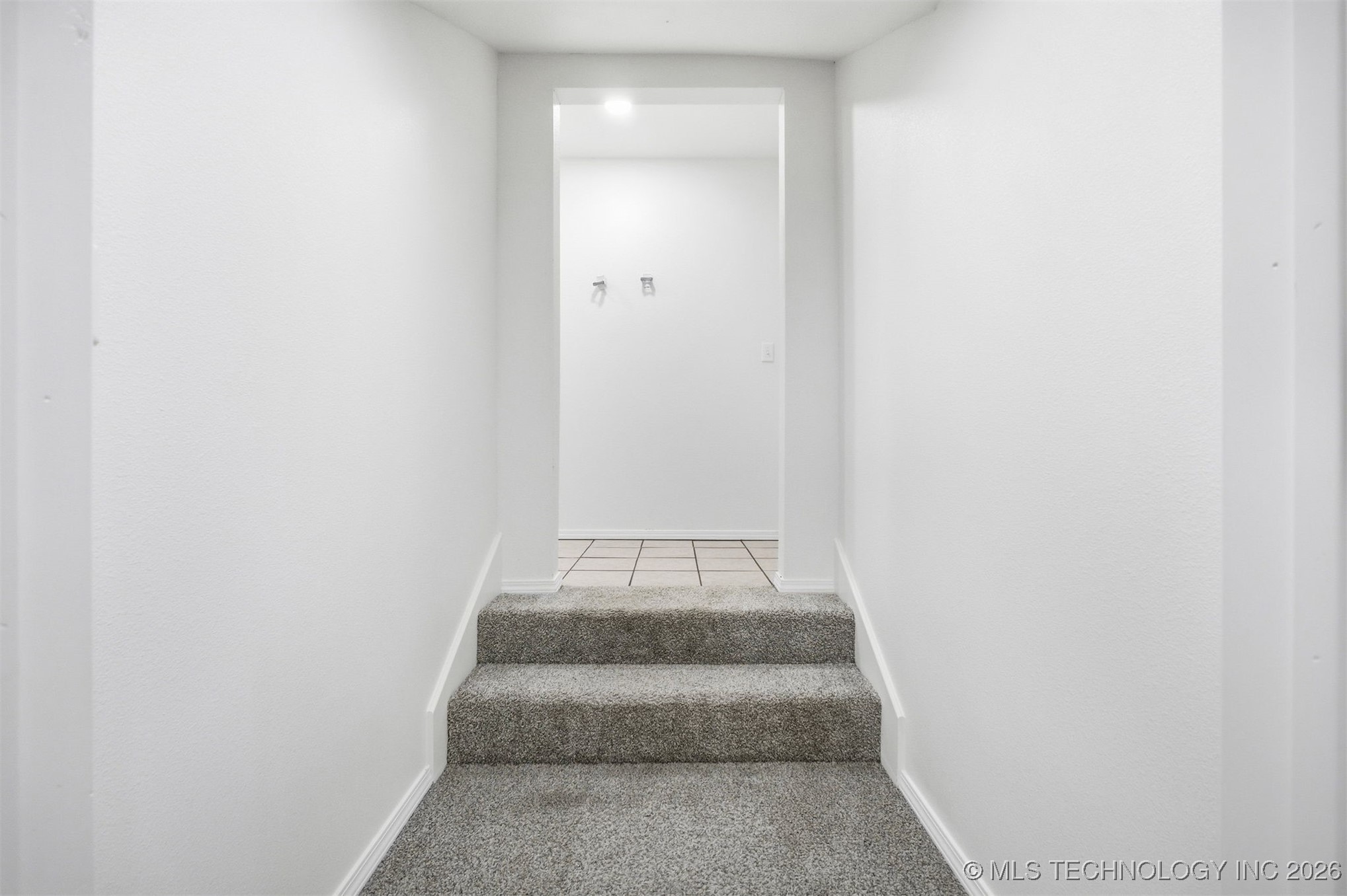 2807 E 3rd Street Property Photo 23