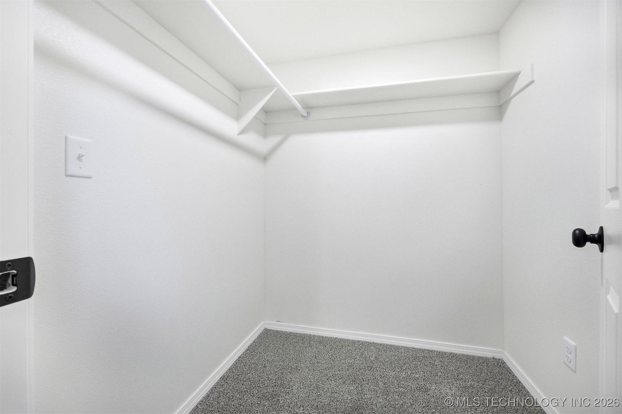 2807 E 3rd Street Property Photo 24