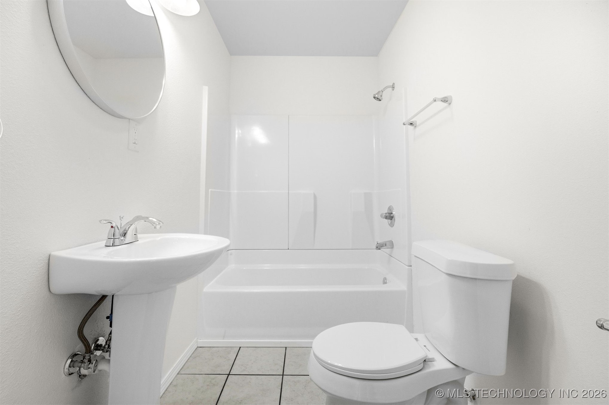 2807 E 3rd Street Property Photo 25