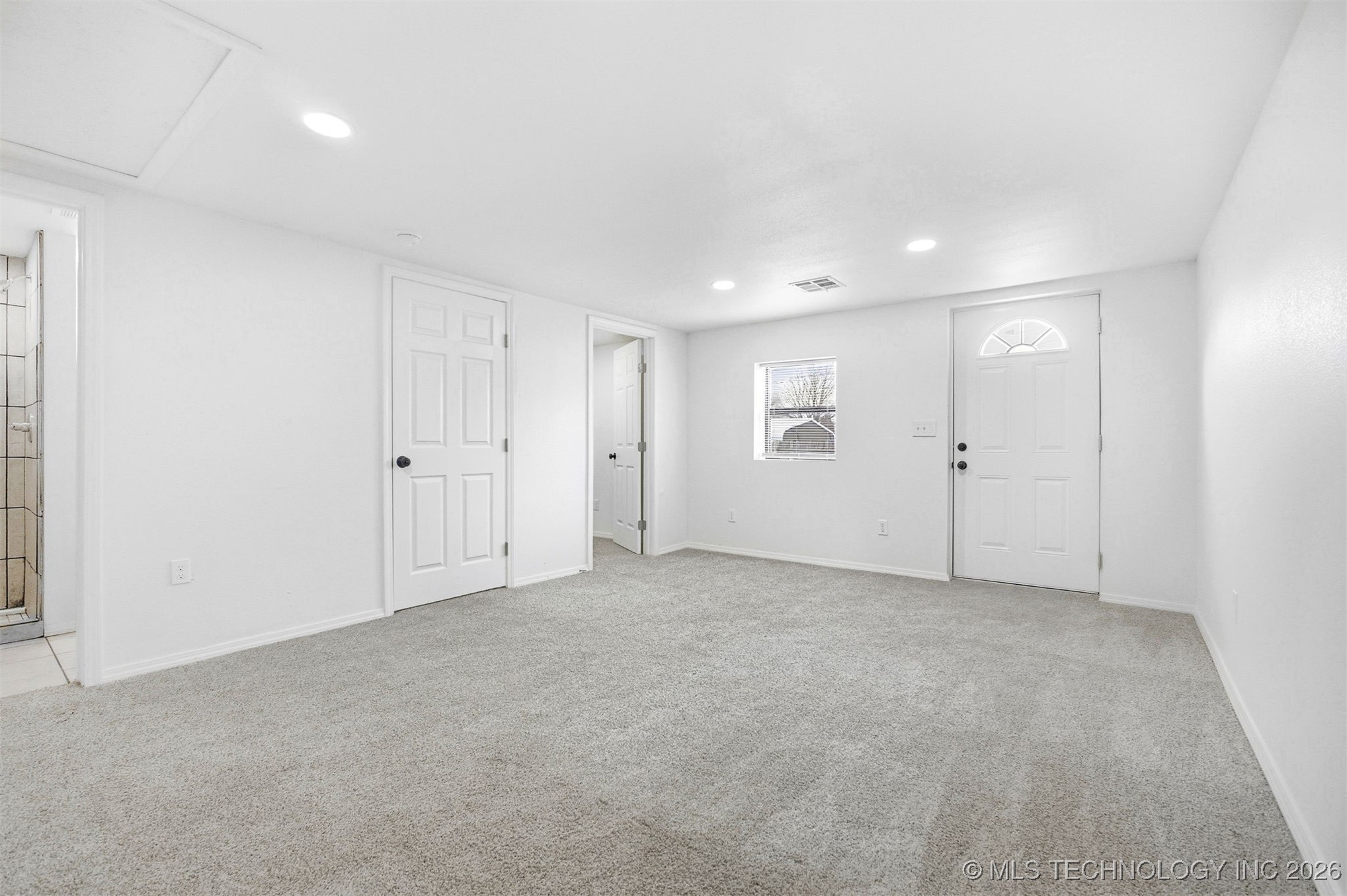 2807 E 3rd Street Property Photo 26