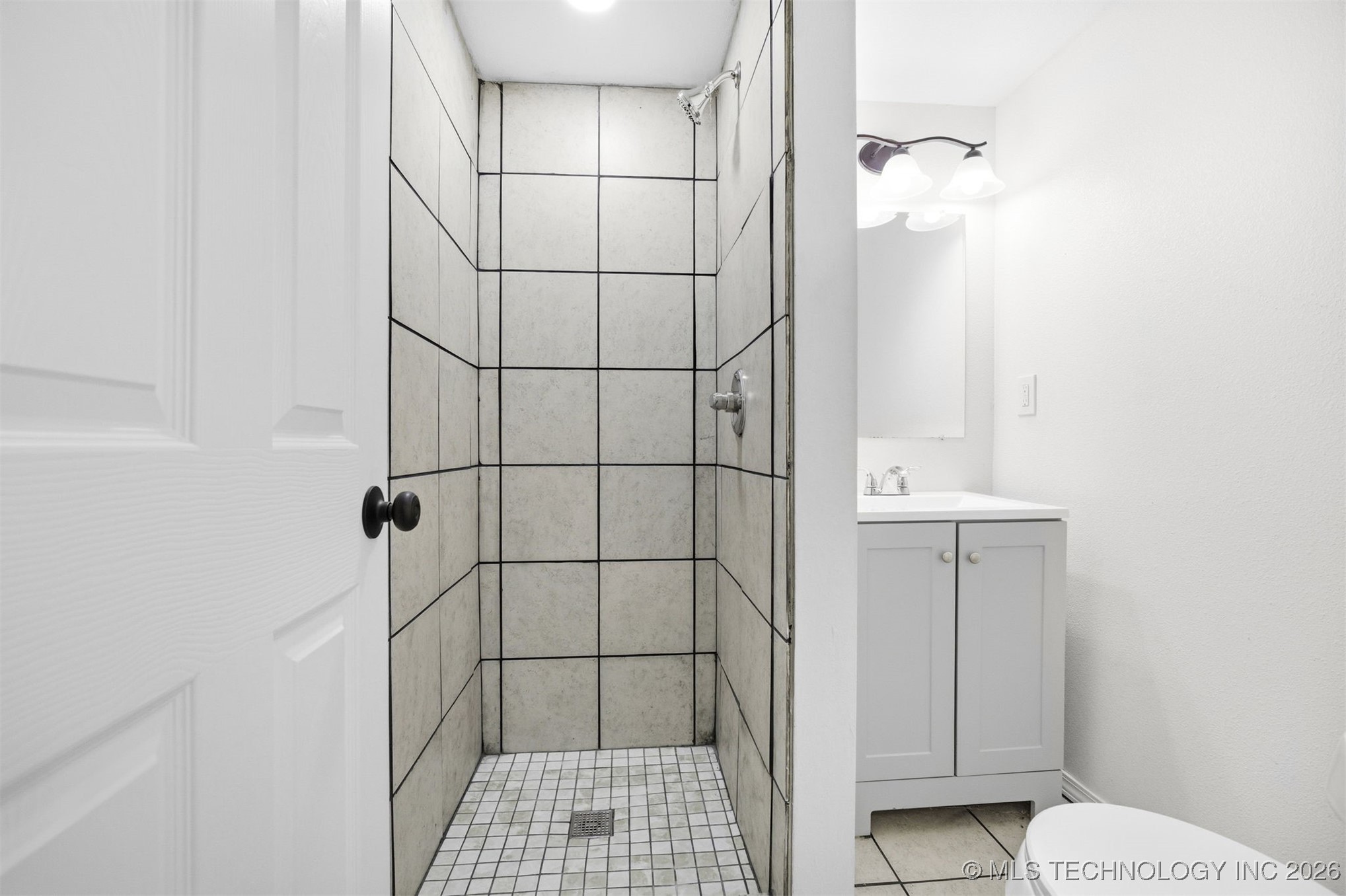 2807 E 3rd Street Property Photo 28