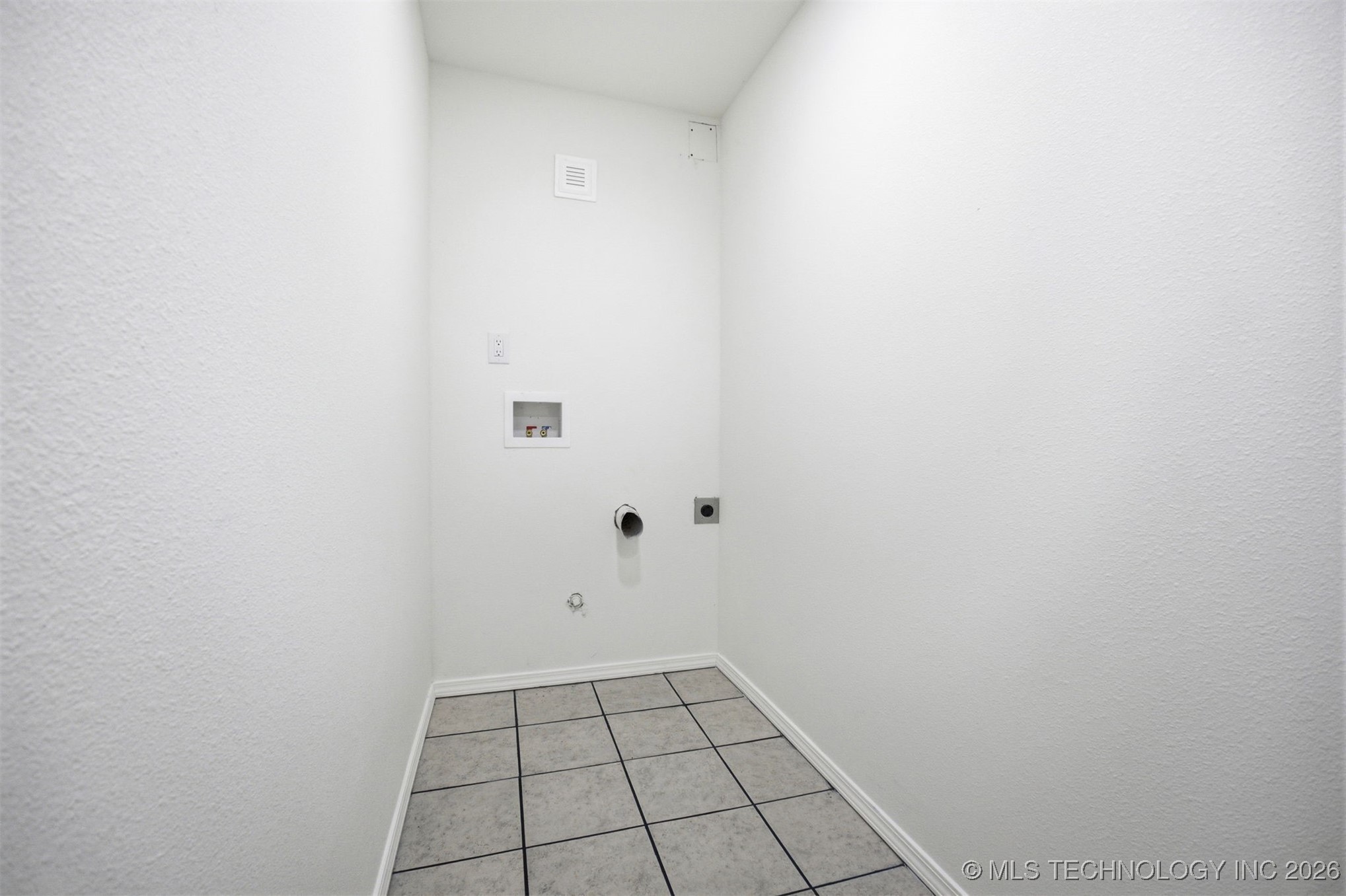 2807 E 3rd Street Property Photo 29