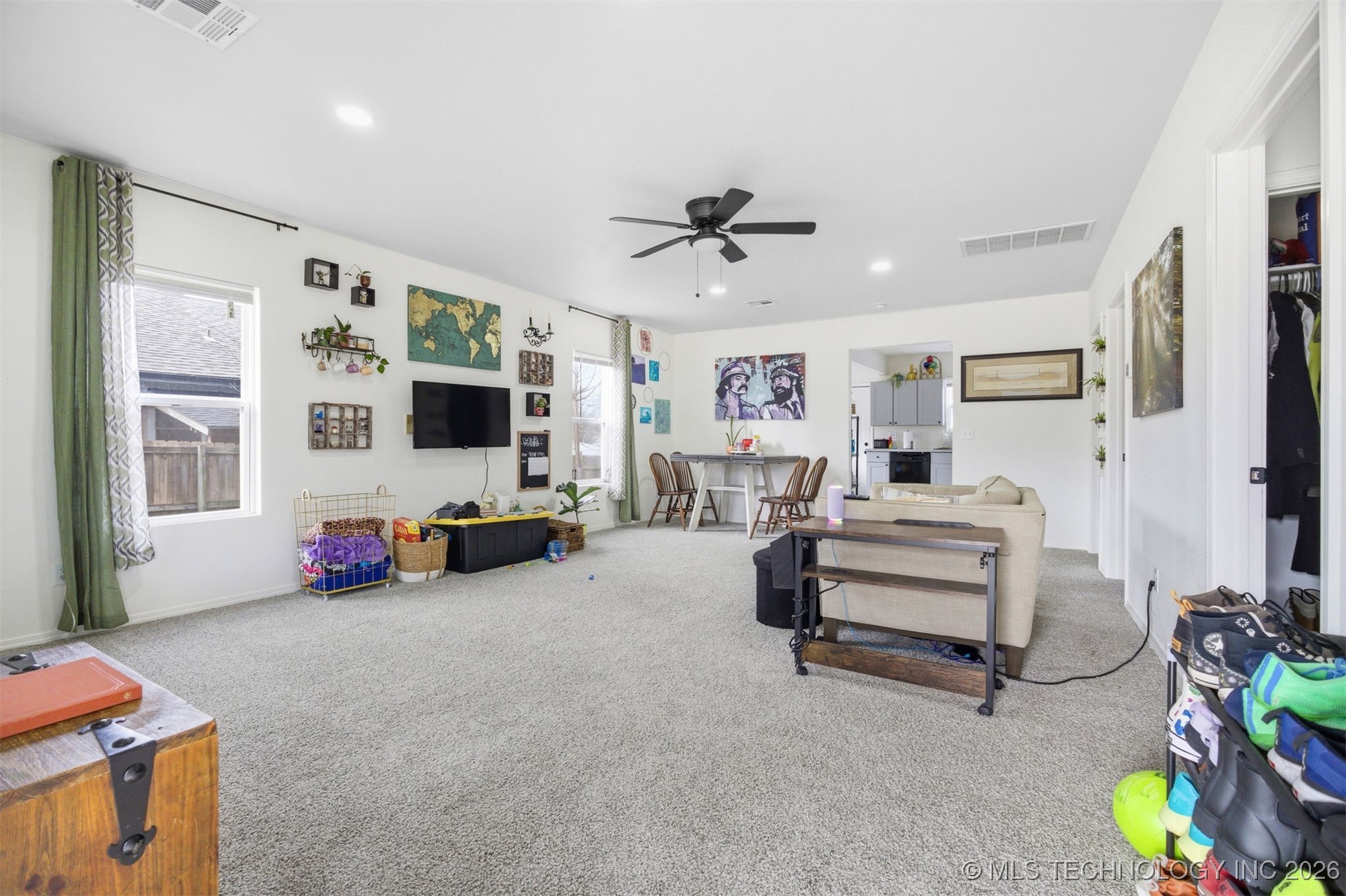 2807 E 3rd Street Property Photo 33