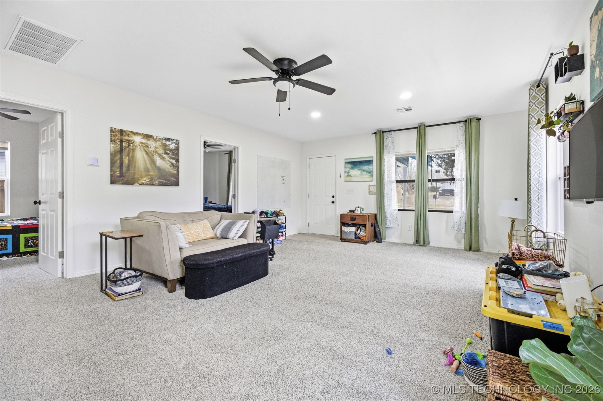 2807 E 3rd Street Property Photo 35