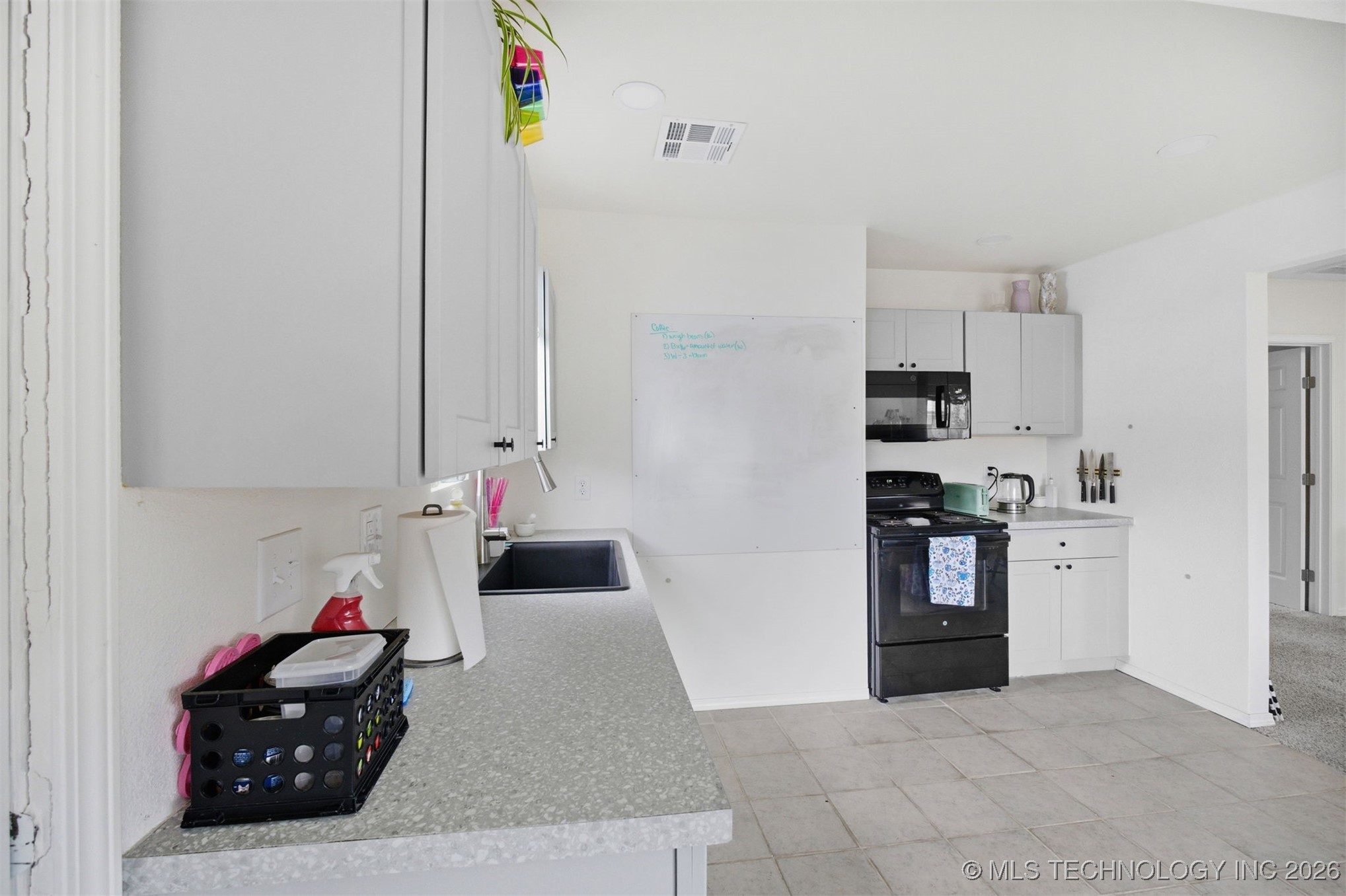 2807 E 3rd Street Property Photo 46