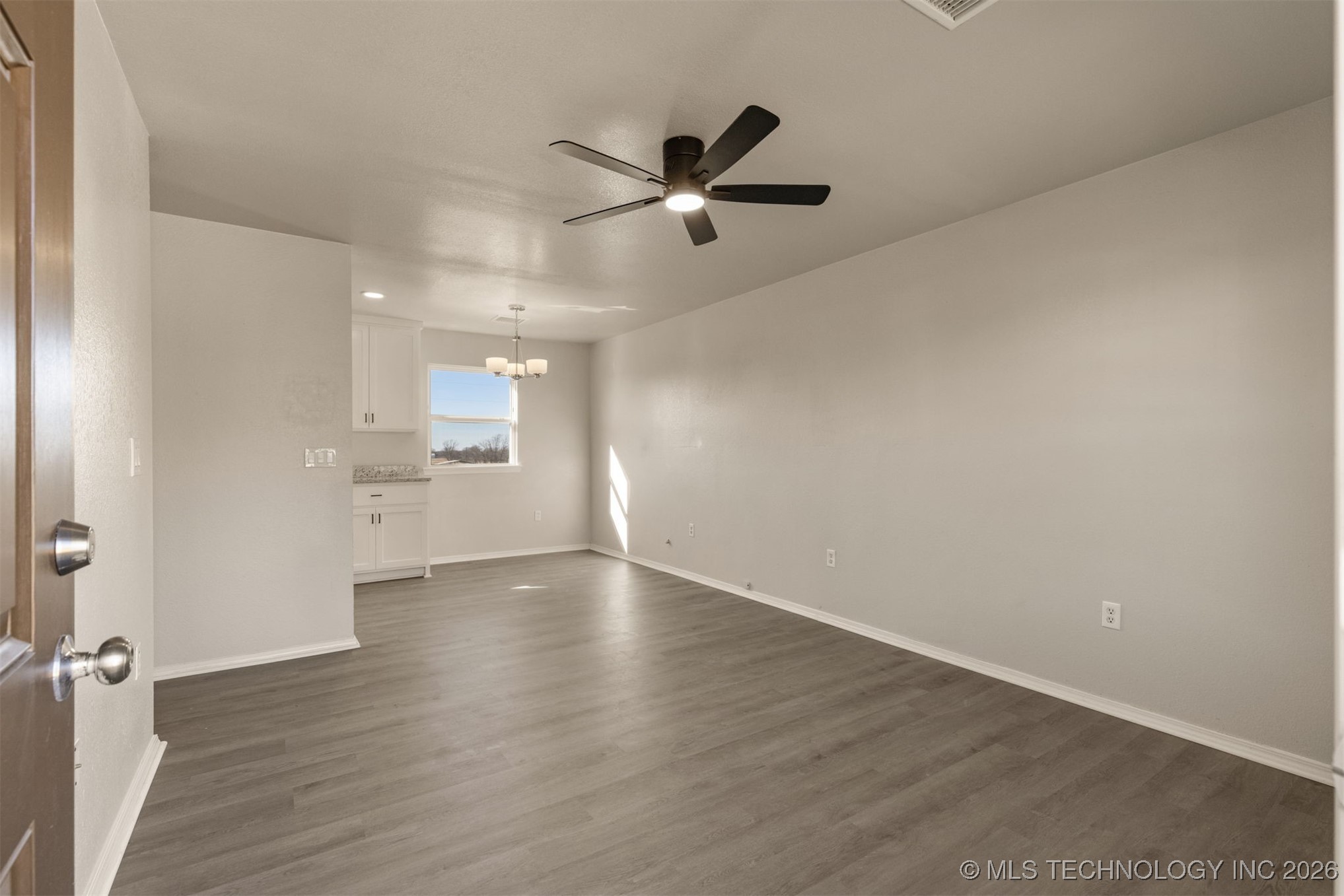 18257 E 650 Road Property Photo 4