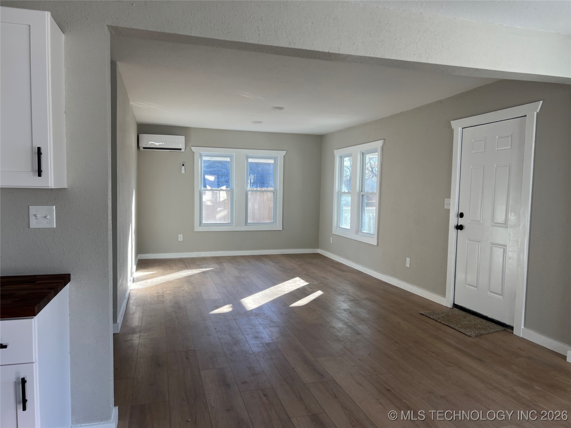 324 Sw F Property Photo 6