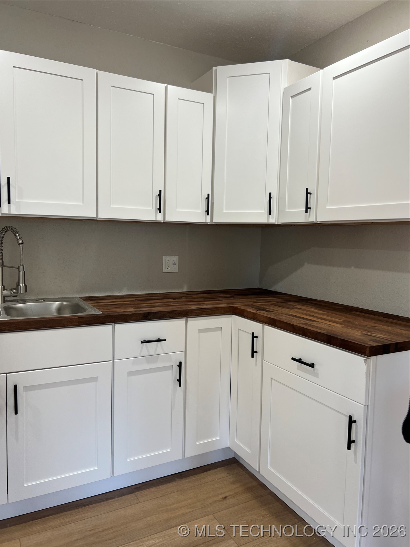 324 Sw F Property Photo 17