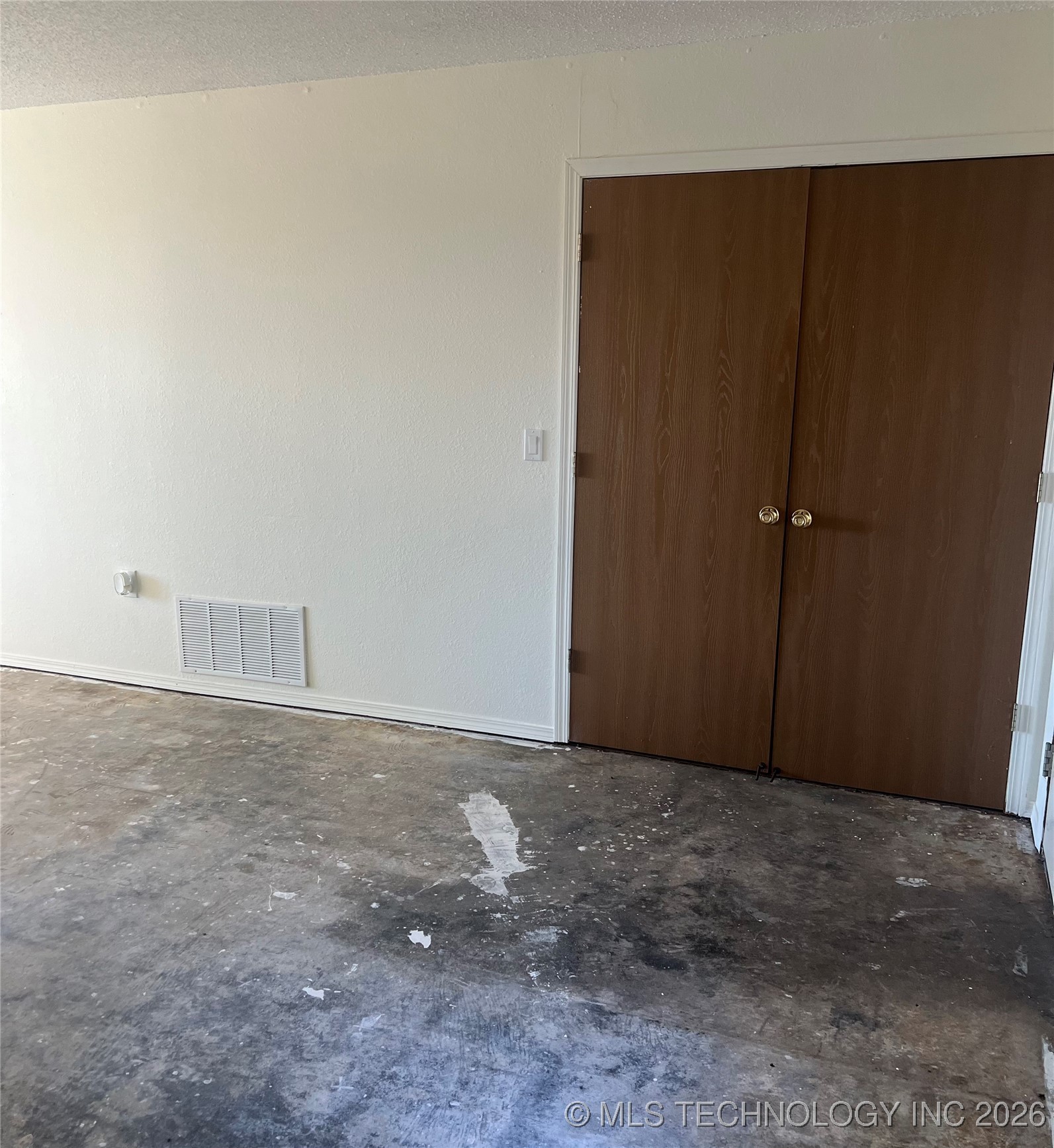 400 E Sunflower Property Photo 8