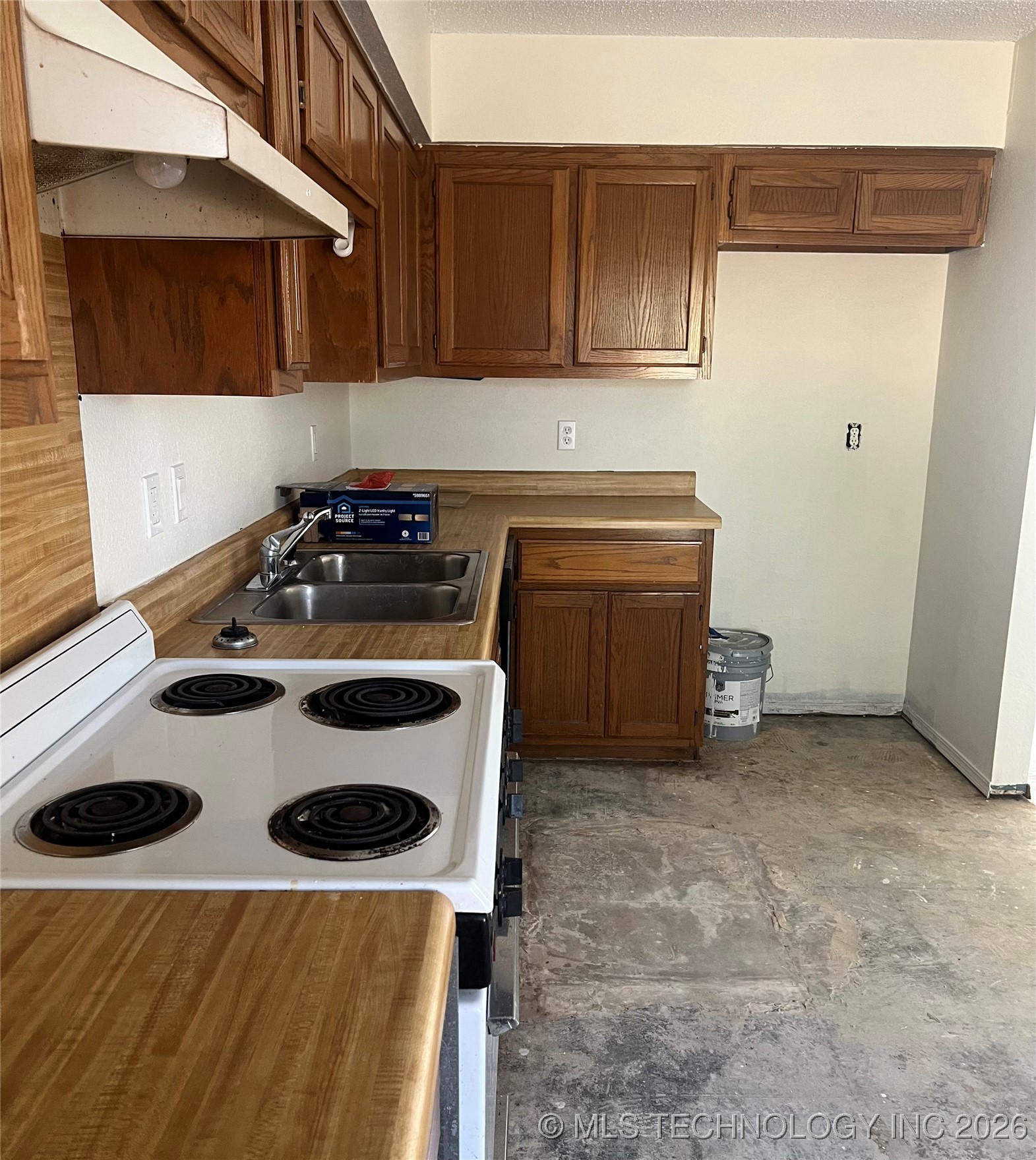 400 E Sunflower Property Photo 9