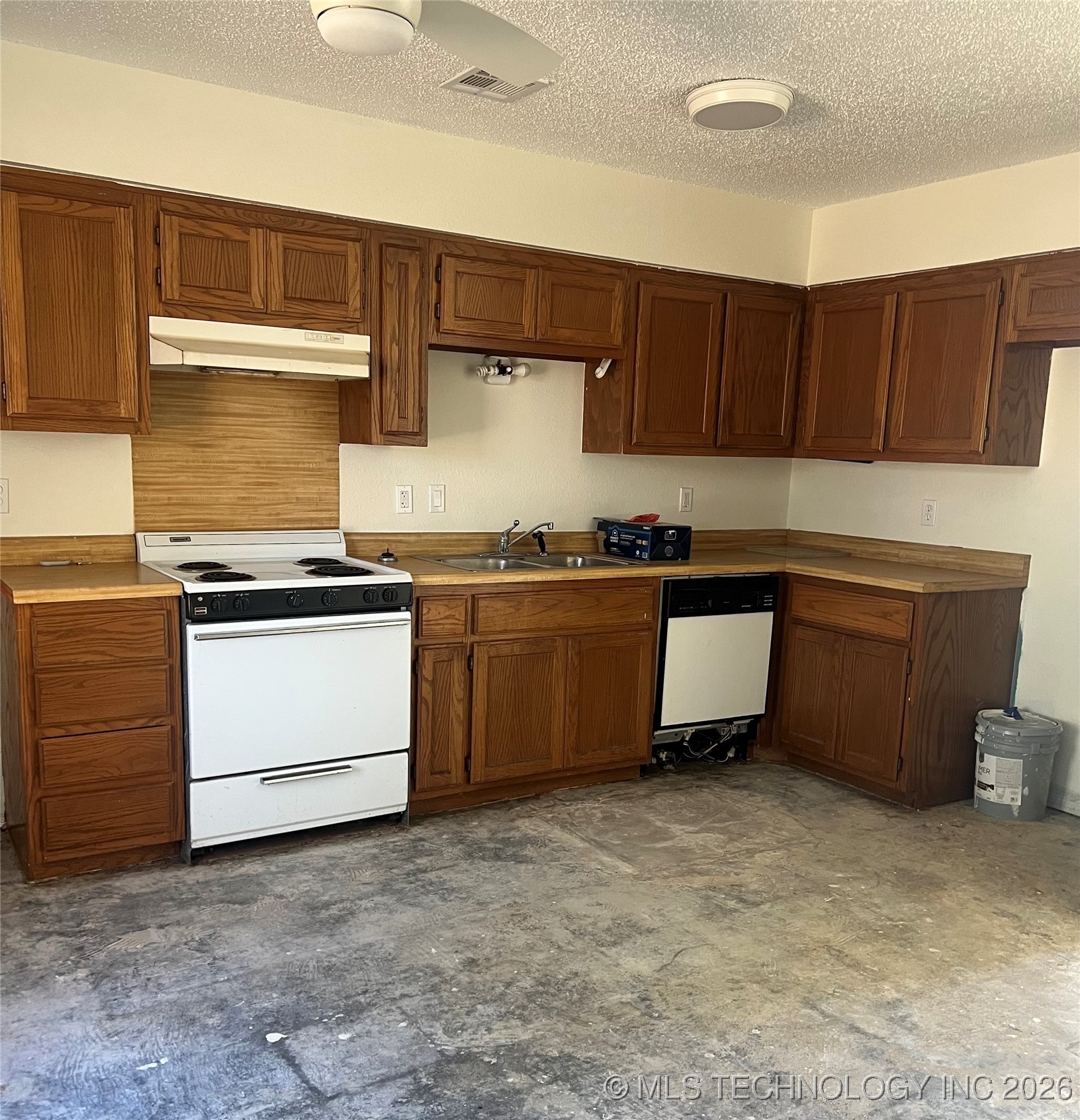 400 E Sunflower Property Photo 10