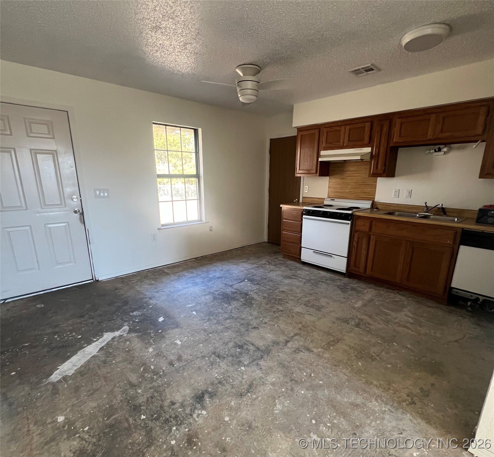 400 E Sunflower Property Photo 12