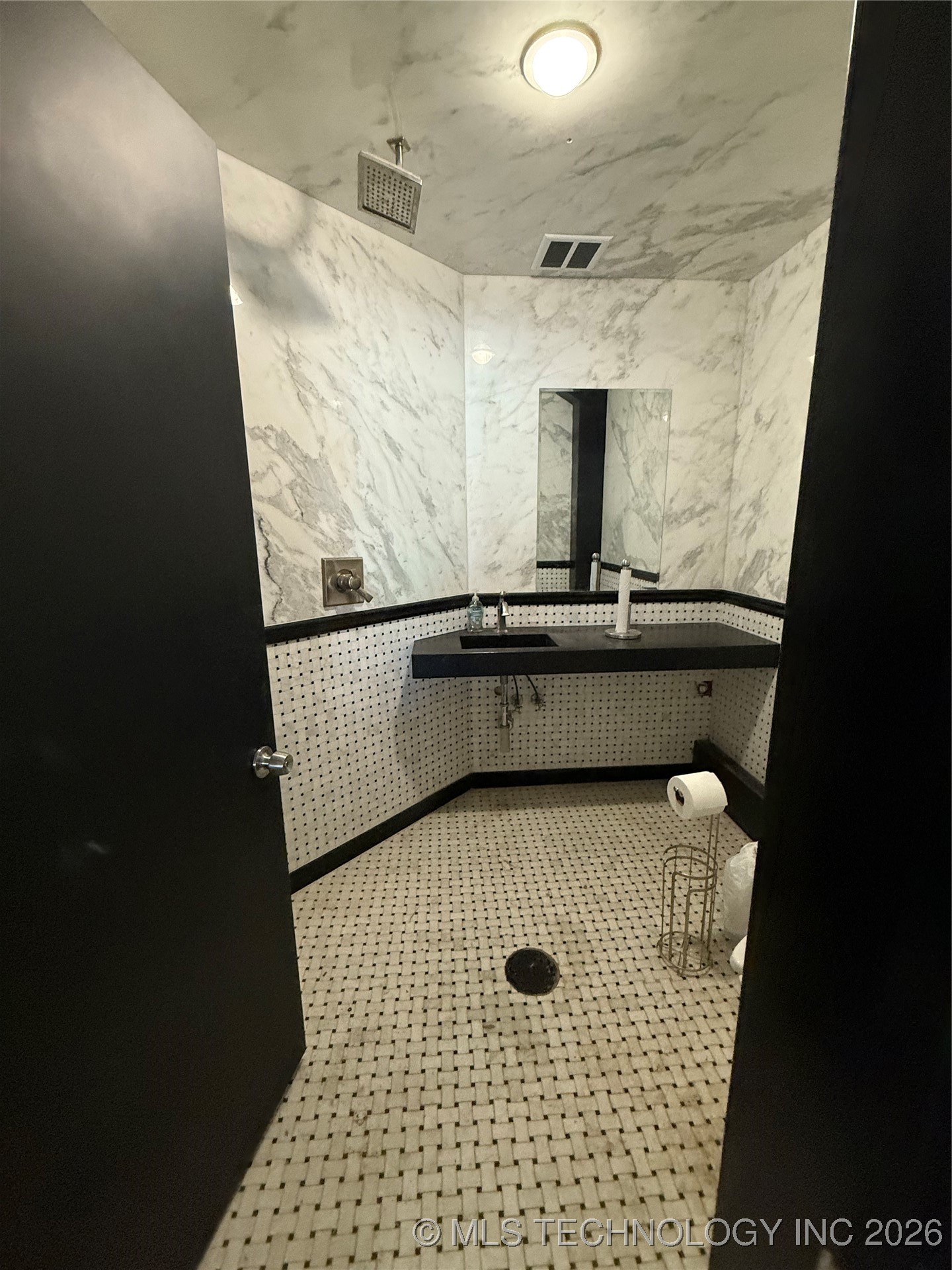 2626 E 15th Street Property Photo 2