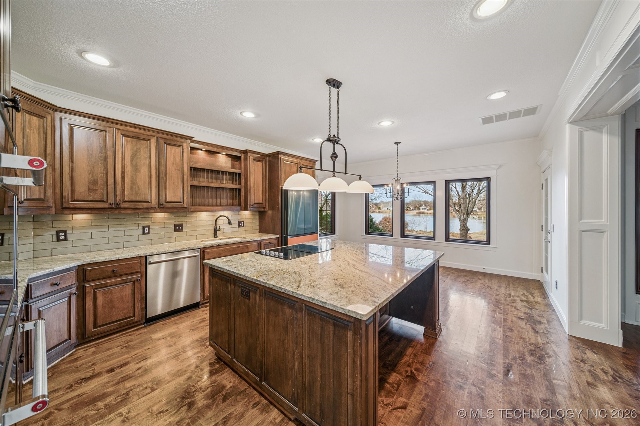 7816 E Commercial Street Property Photo 28