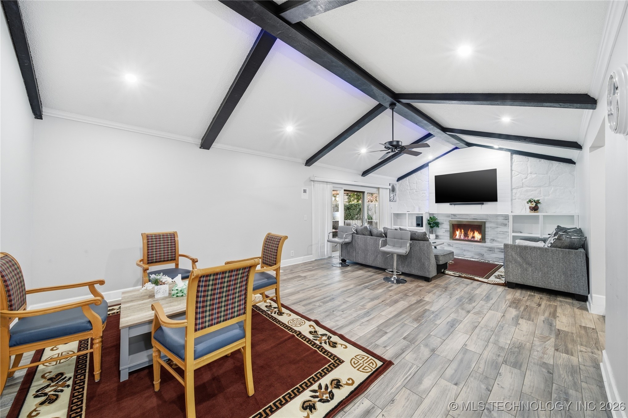 2909 E 76th Place Property Photo 4