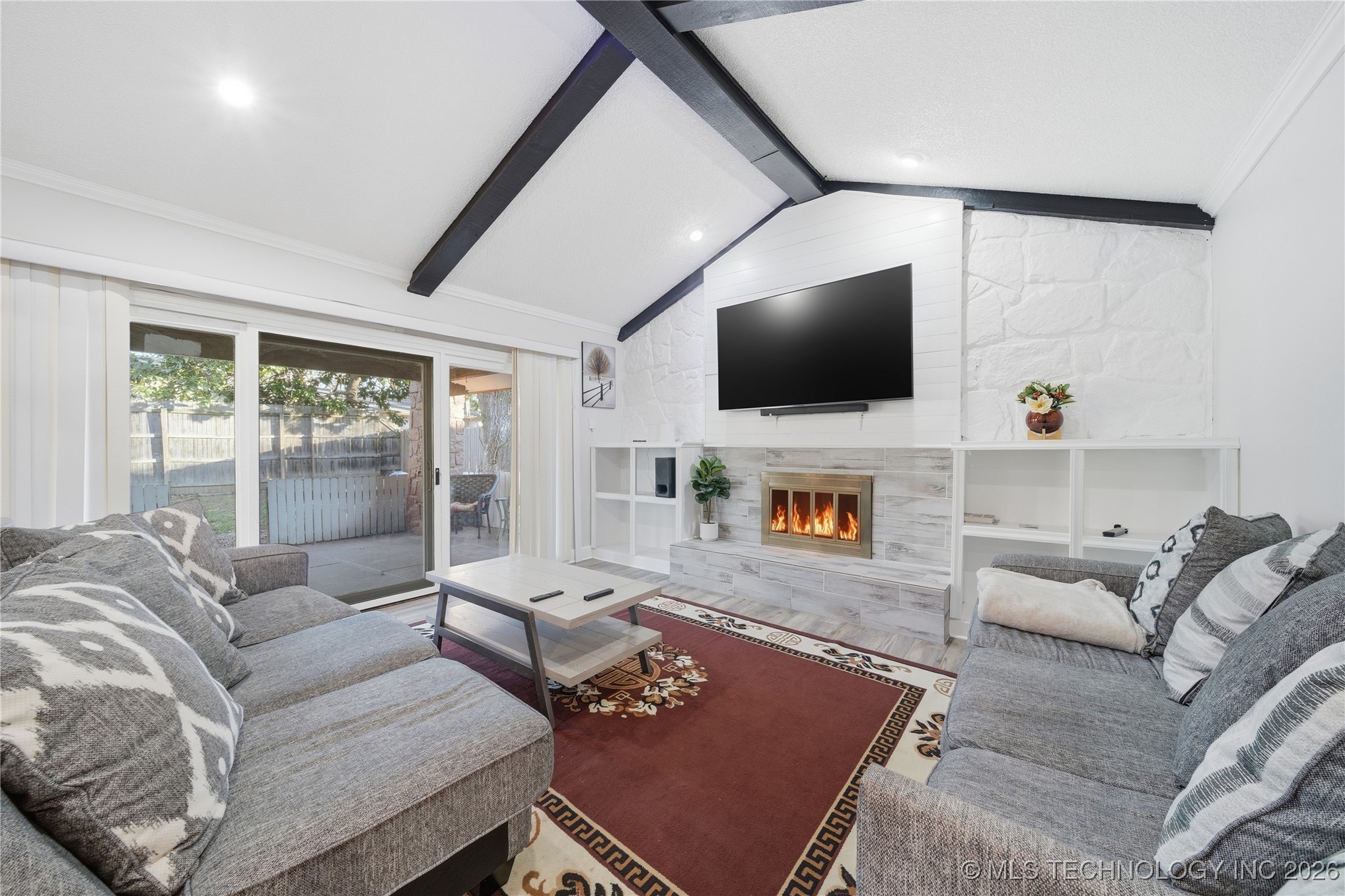 2909 E 76th Place Property Photo 6