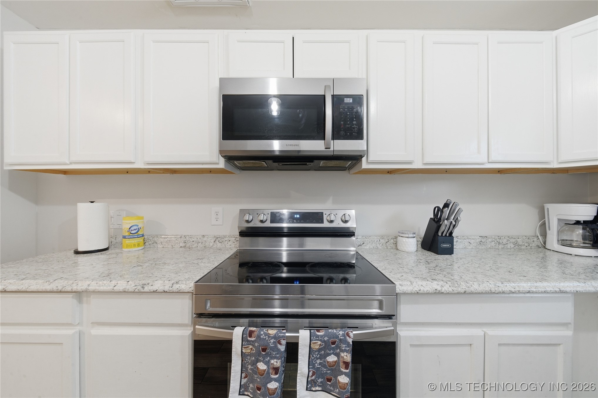 2909 E 76th Place Property Photo 12