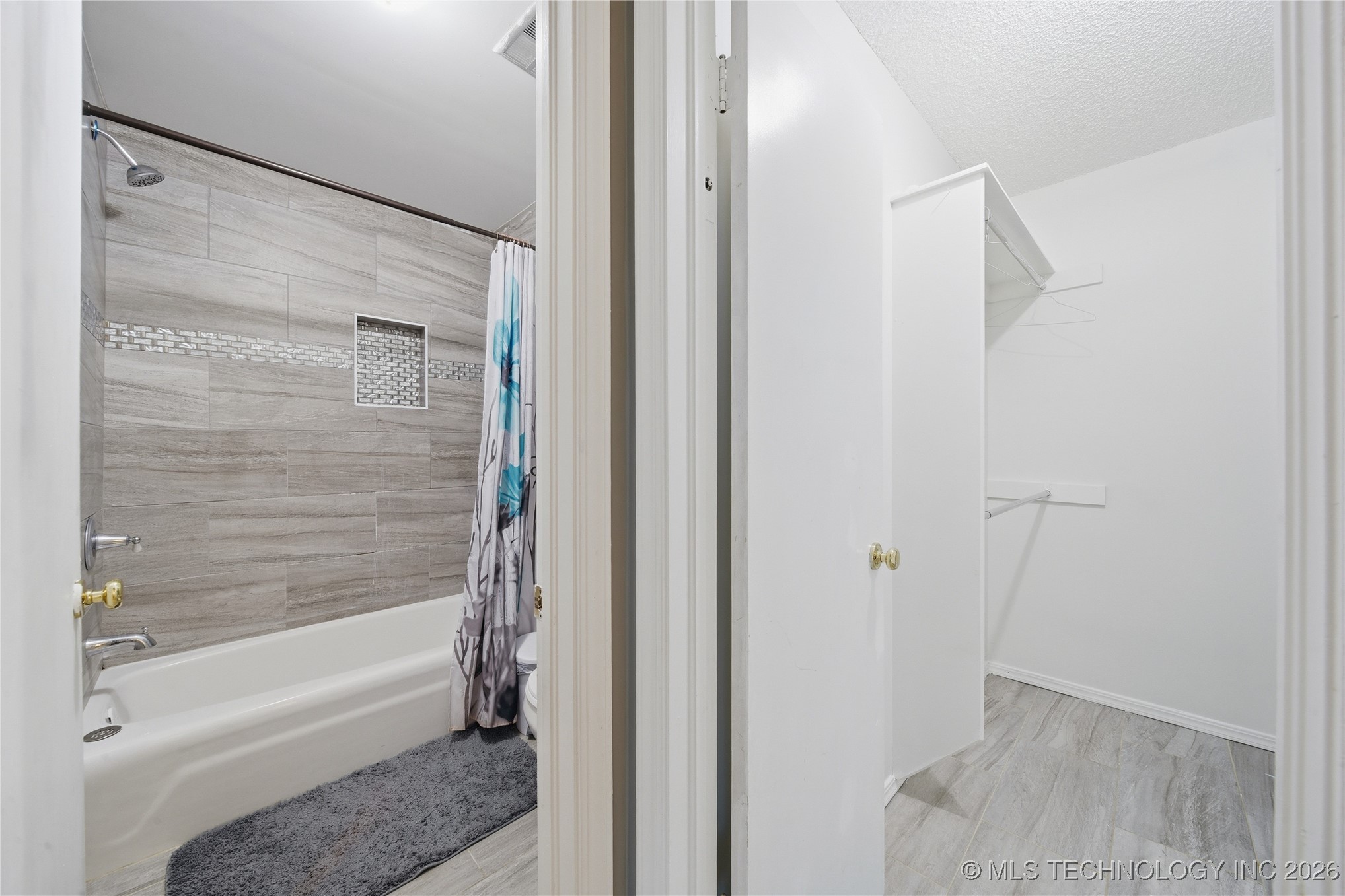 2909 E 76th Place Property Photo 18