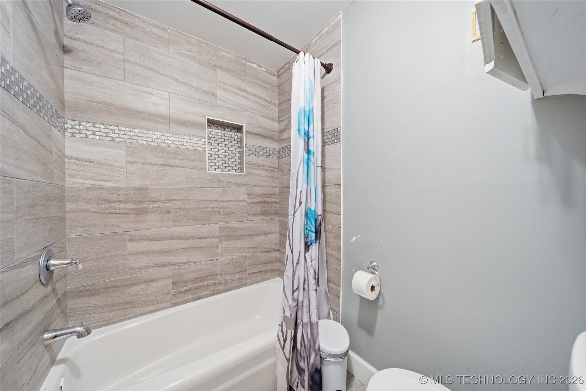 2909 E 76th Place Property Photo 19